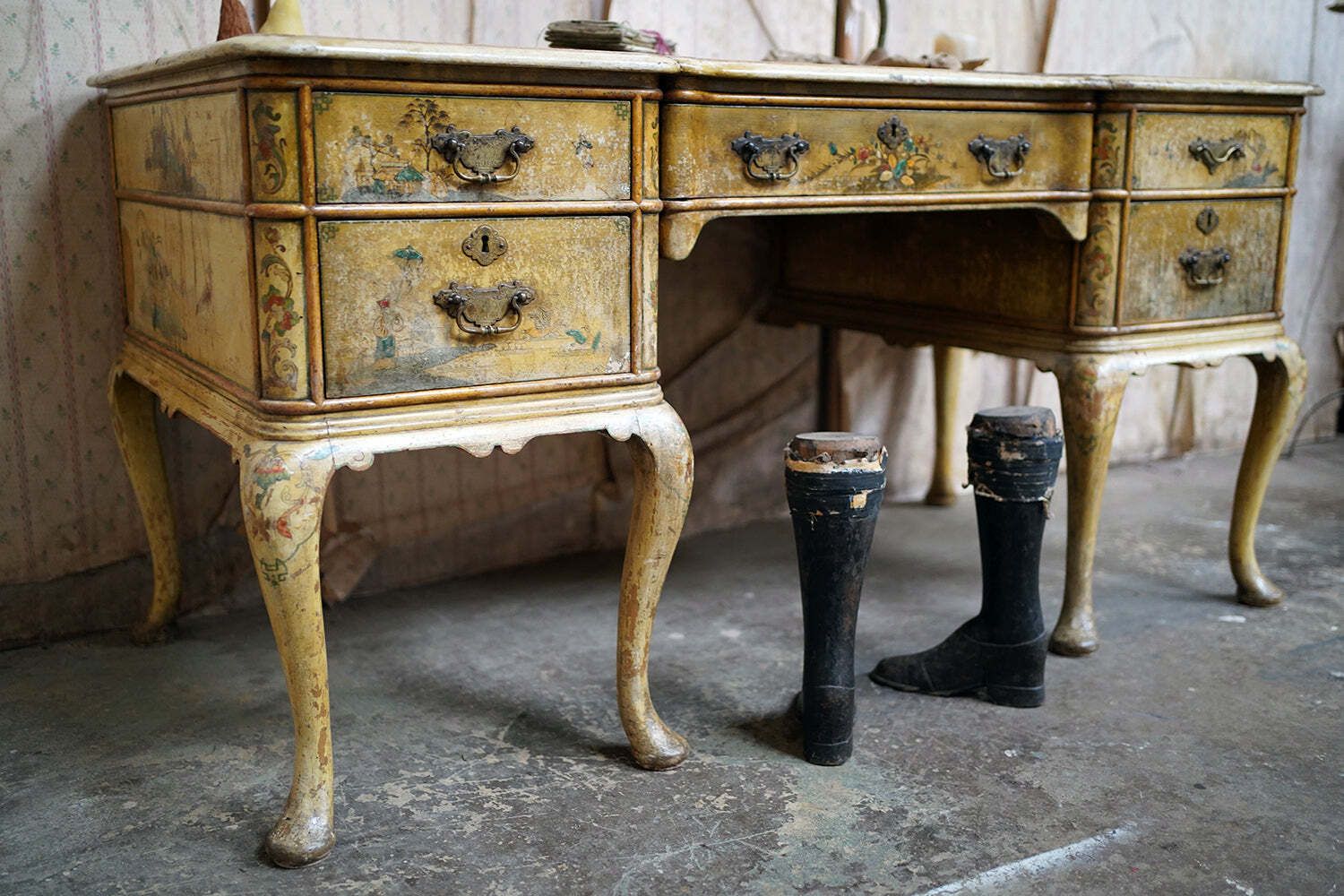 An Early 20thc Chinoiserie Lacquer Decorated & Painted Desk C.1920 25