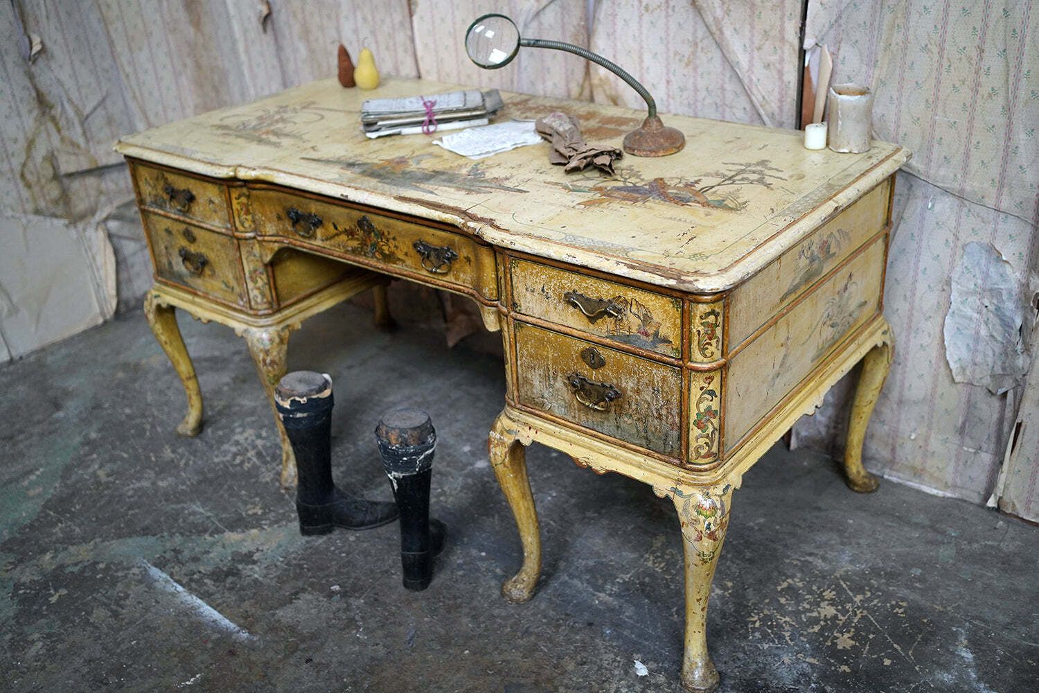 An Early 20thc Chinoiserie Lacquer Decorated & Painted Desk C.1920 25 photo for sale