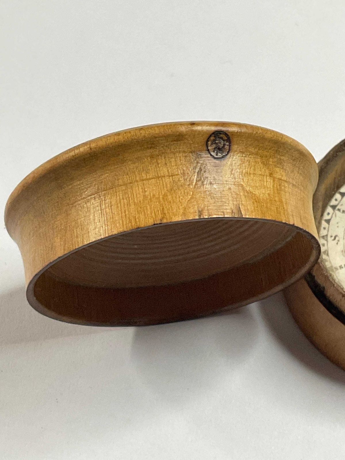 photo vinterior Antique Pocket Sundial In Wooden Case   Early 19th Century.