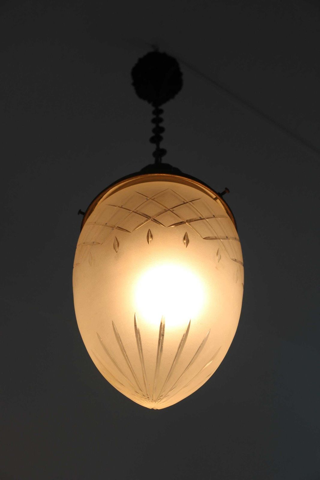Antieke Franse Druppelvormige Hanglamp – Messing & Gegraveerd Matglas Hallantaarn photo buy