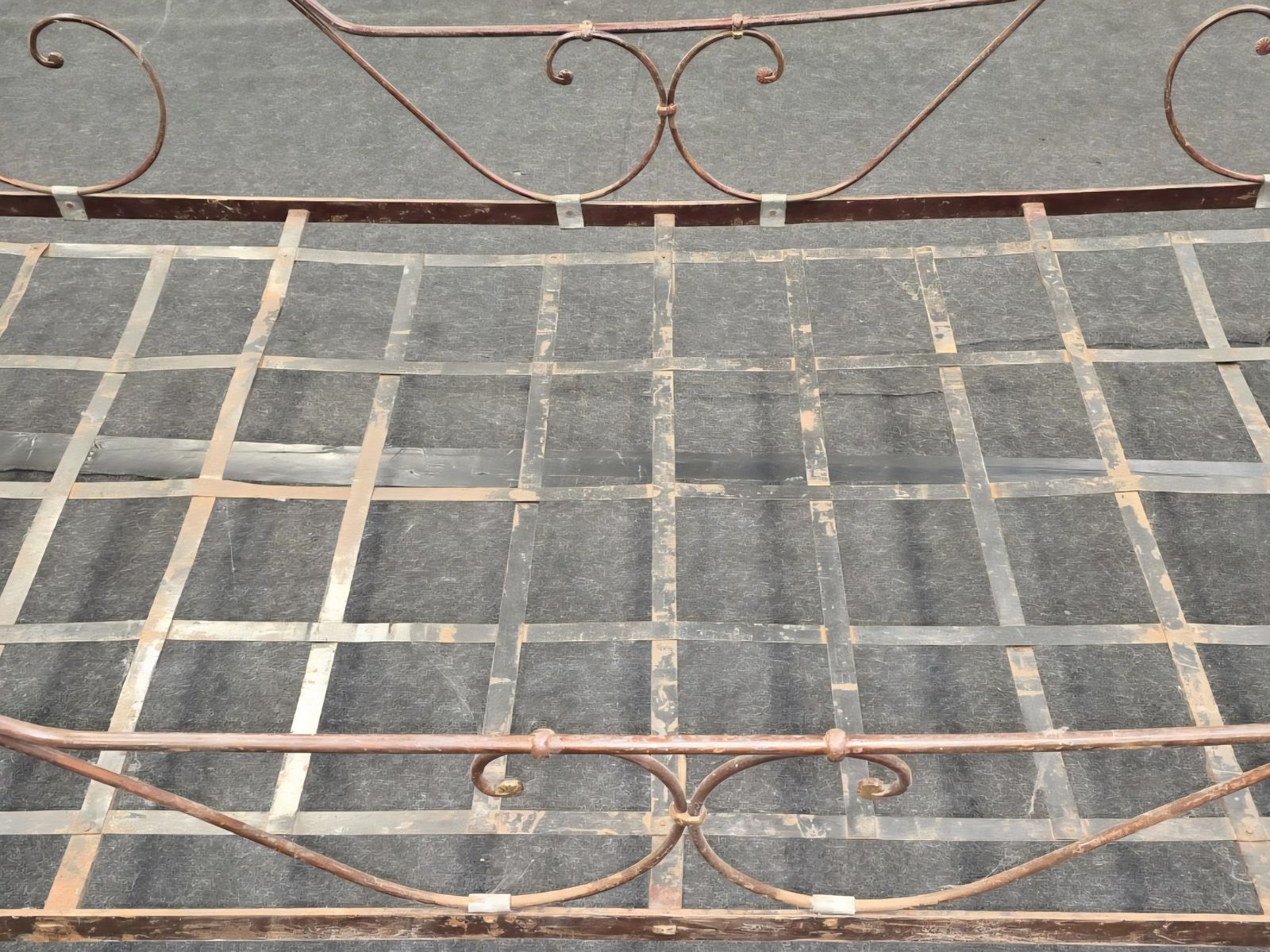 Antique French Wrought Iron Foldable Bed photo 200.0