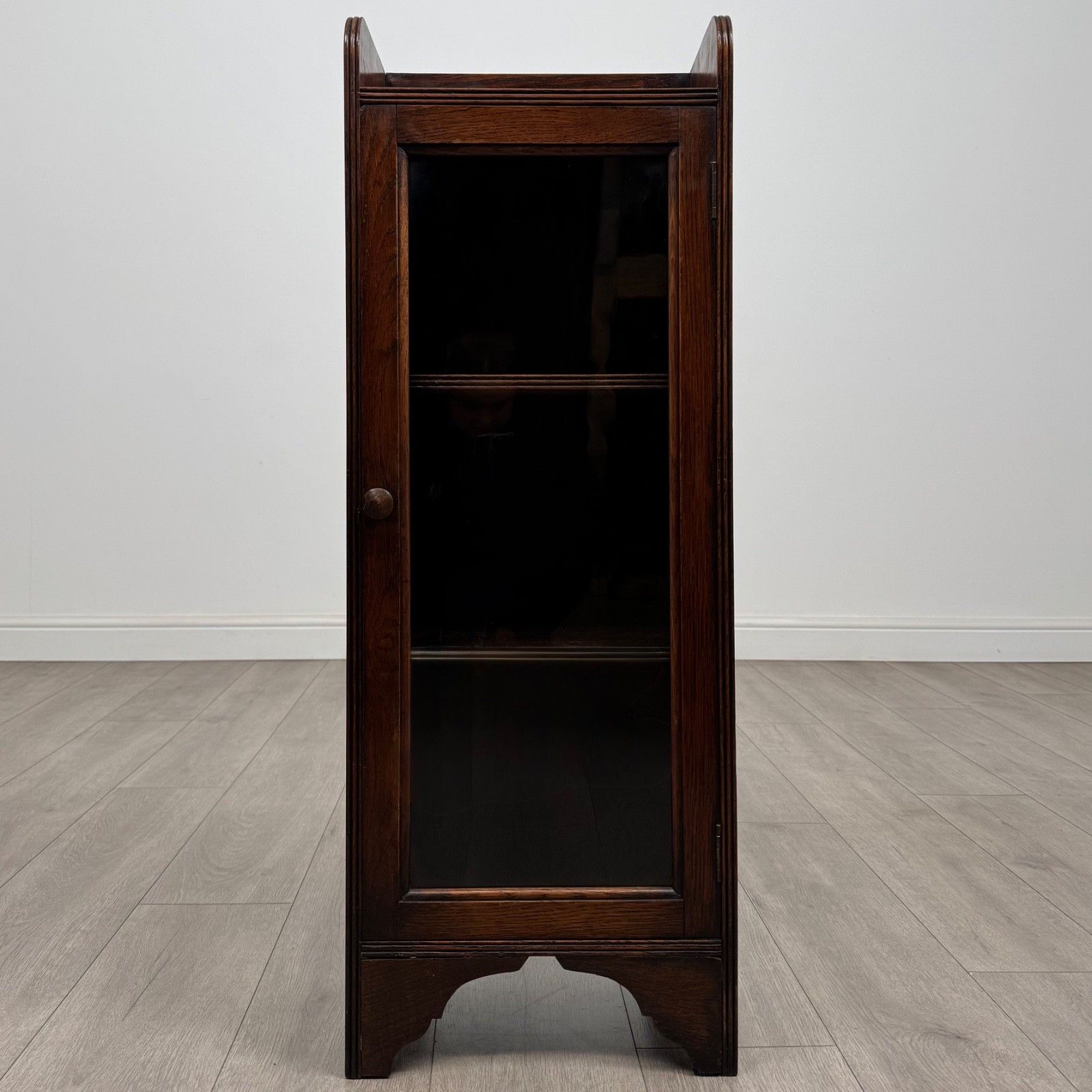 Antique 20th Century Fine Quality Narrow Oak Display Cabinet