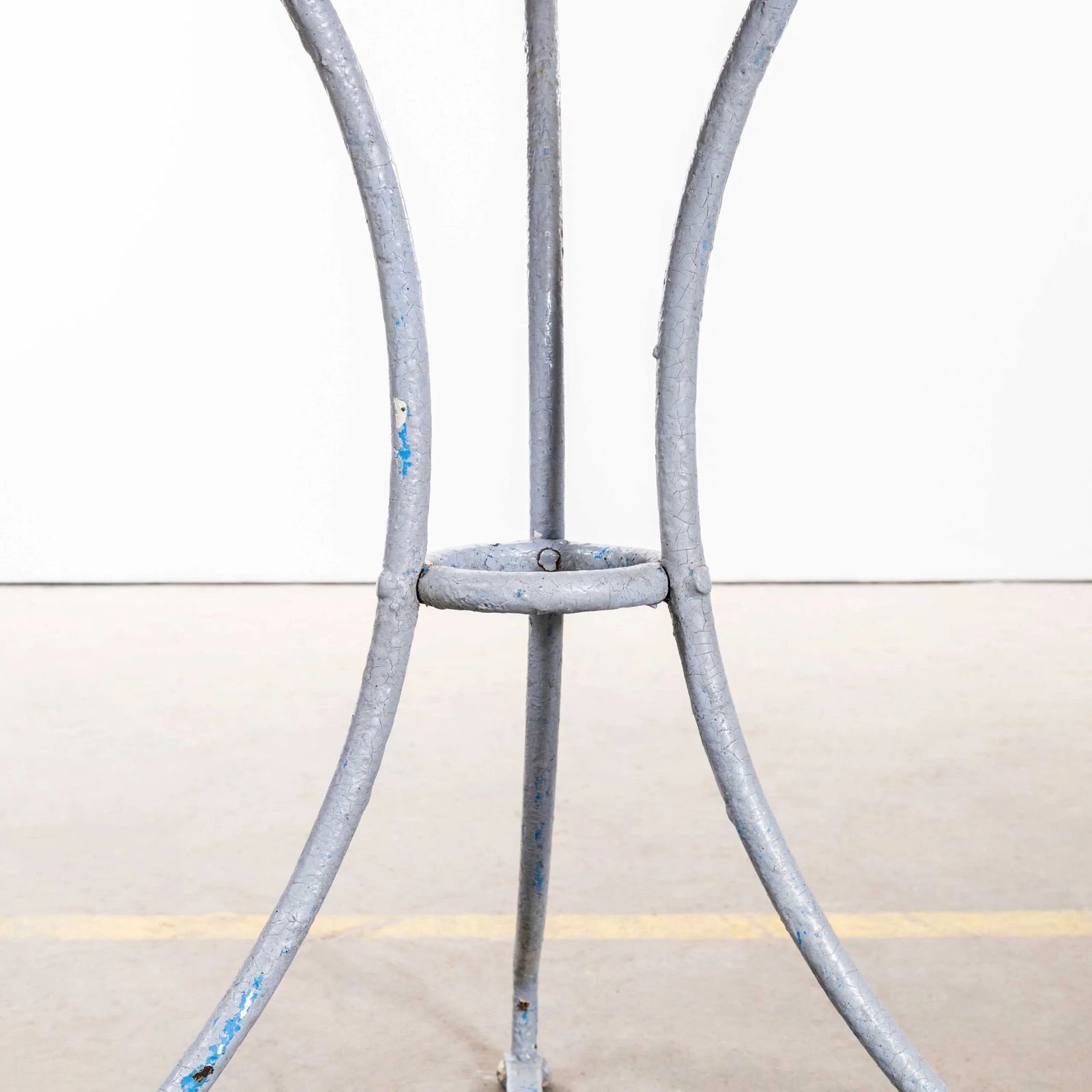 1950’s French Grey Metal Round Outdoor Small Gueridon Table photo Garden Furniture