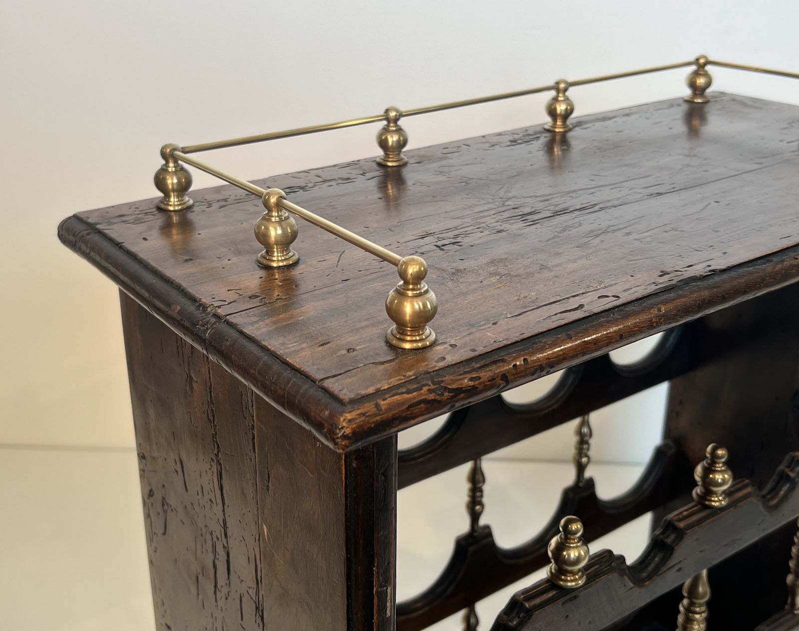 photo vintage Wooden And Brass Bottle Holder