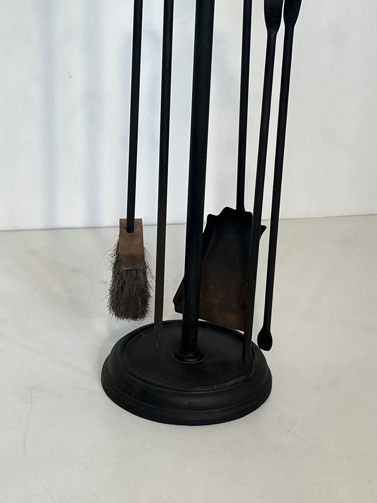 photo for sale Neoclassical Style Fire Kit In Black Lacquered Metal And Brass With Fleur De Lis Motifs