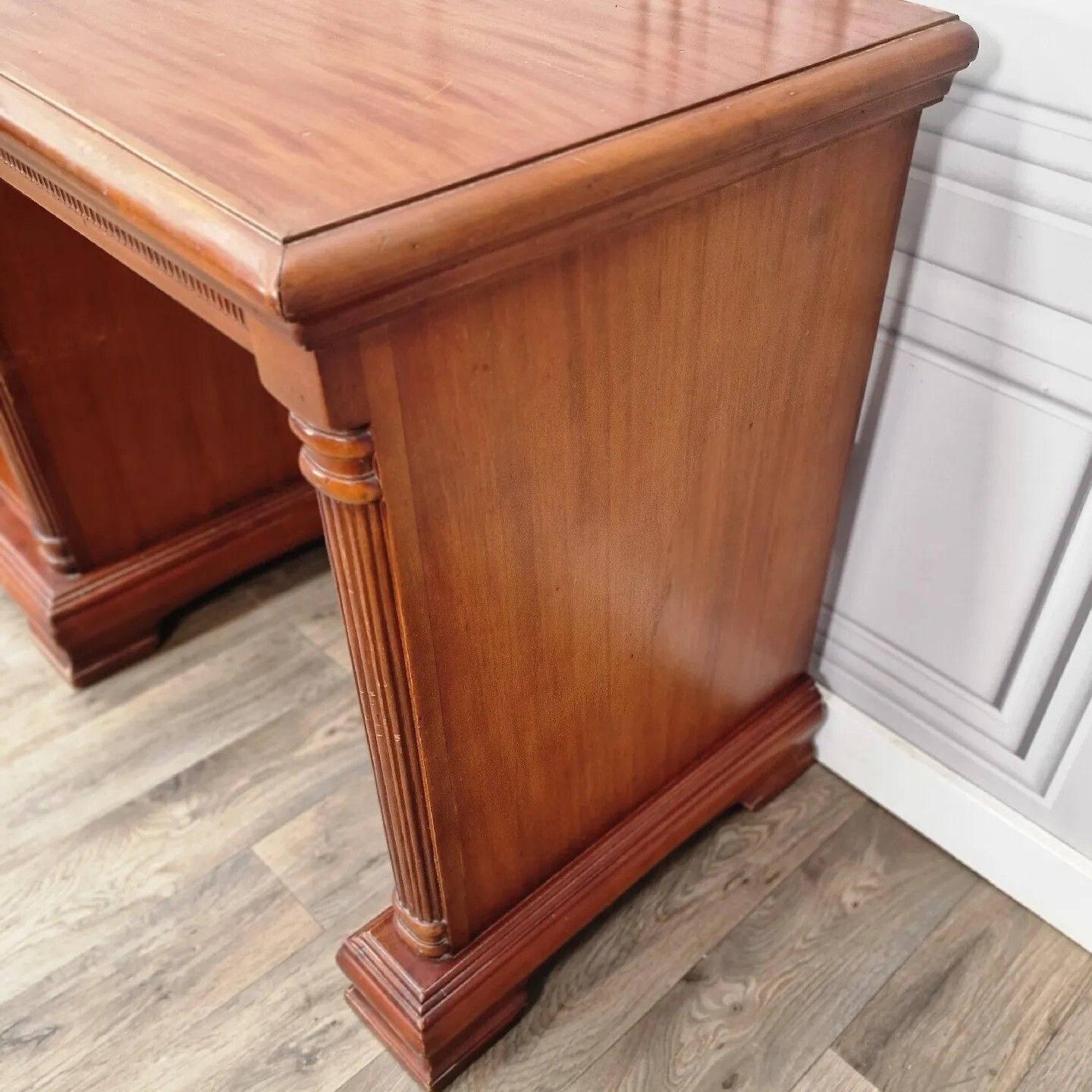 photo buy Antique Style Desk Dresser Wood Single Pedestal Writing Home Office  Drawer