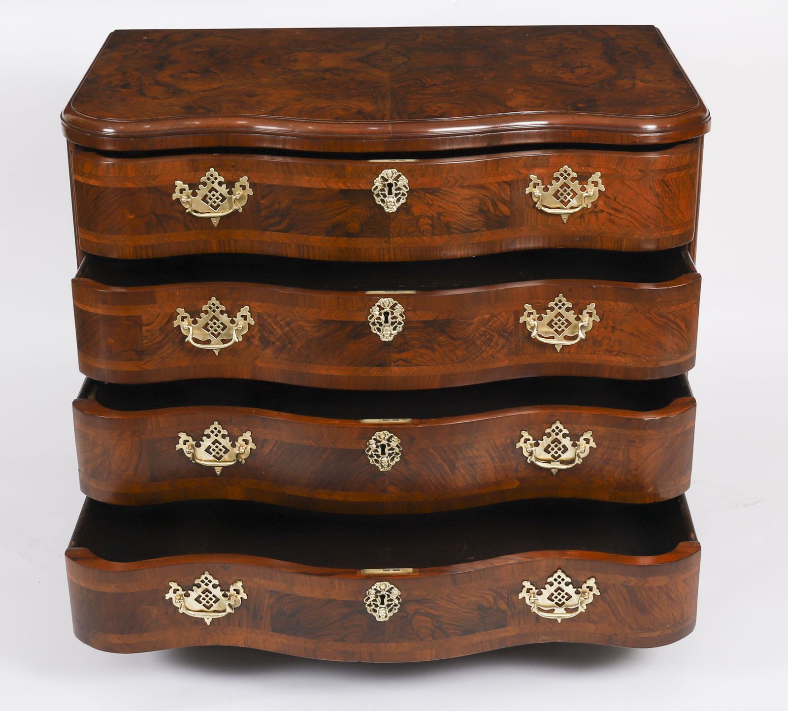 photo vintage Antique Rare Bavarian Burr Walnut Commode C.1760 18th C