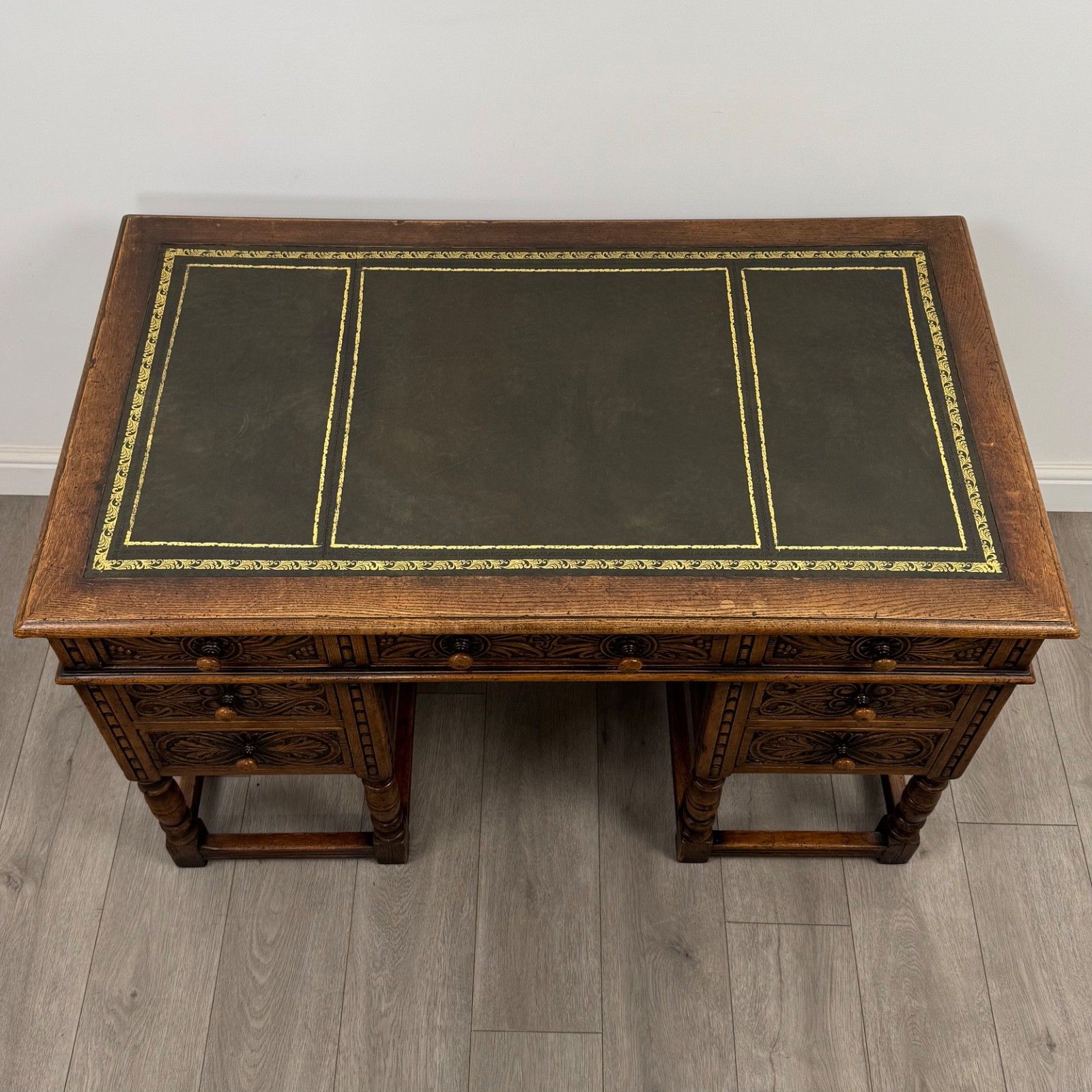 photo furniture Antique 20th Century Fine Quality Jacobean Revival Desk In Oak