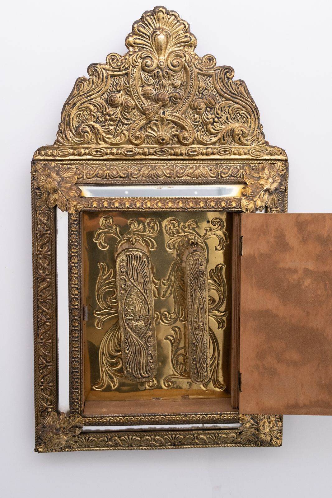 Antiek Nederlands Messing Ornamenteel Repoussé Hangspiegeltje photo buy