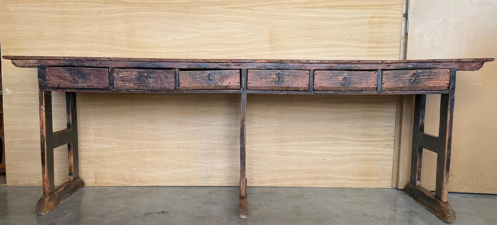 Grande console en bois massif de noyer à six tiroirs photo furniture