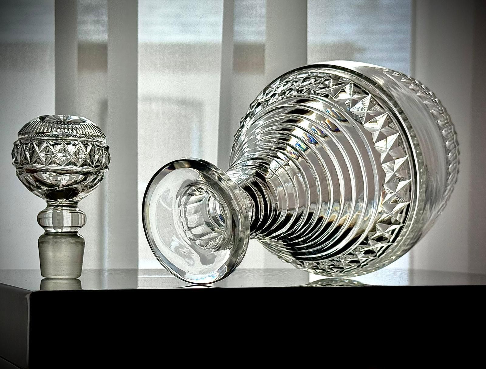 photo vinterior Georgian Cut Glass Decanter With Stopper, England C.1800–1835