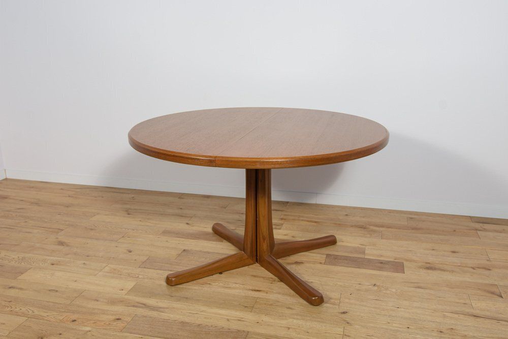 Mid Century Round Extendable Dining Table In Teak From McIntosh, United Knigdom, 1960s