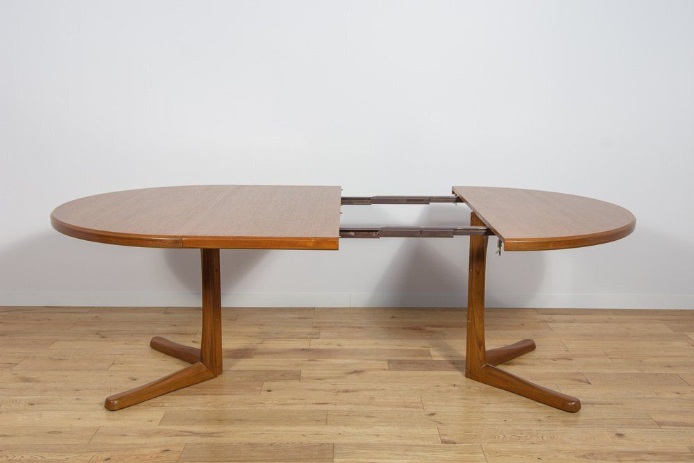Mid Century Round Extendable Dining Table In Teak From McIntosh, United Knigdom, 1960s photo vinterior