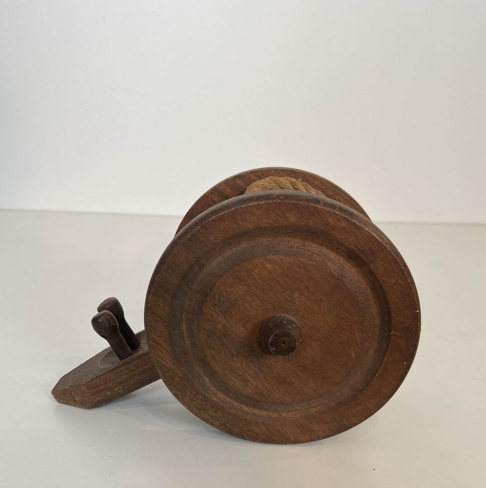 Wooden And Rope Bottle Holder By Adrien Audoux And Frida Minet (Audoux Minet)