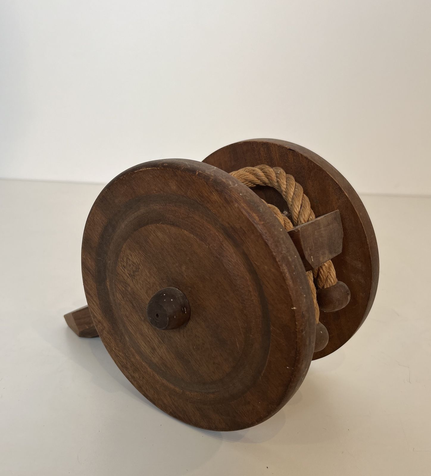 photo vintage Wooden And Rope Bottle Holder By Adrien Audoux And Frida Minet (Audoux Minet)