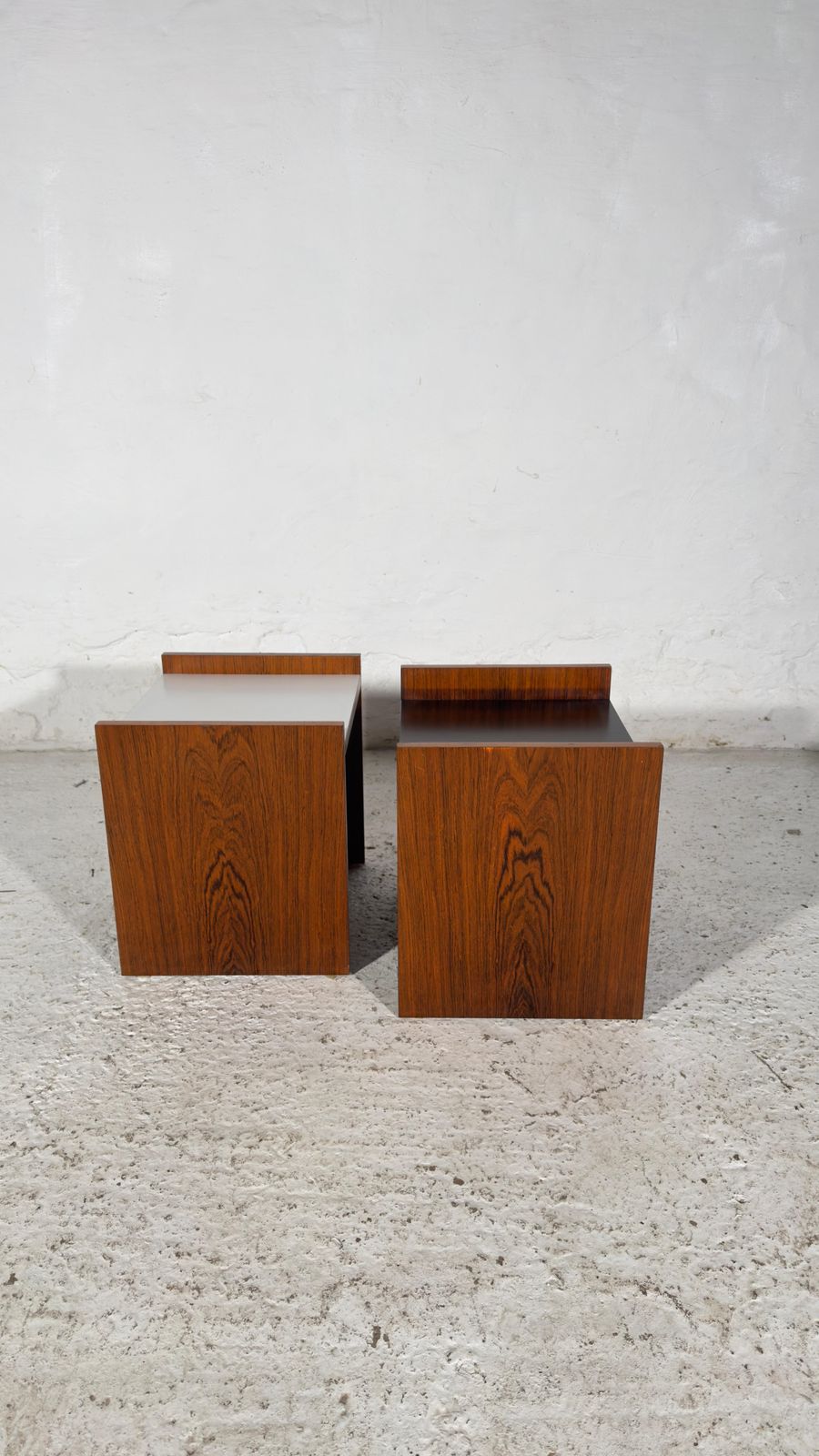 photo vinterior Alfred Hendrickx Set Of Two Night Of Side Tables With Black And White Top