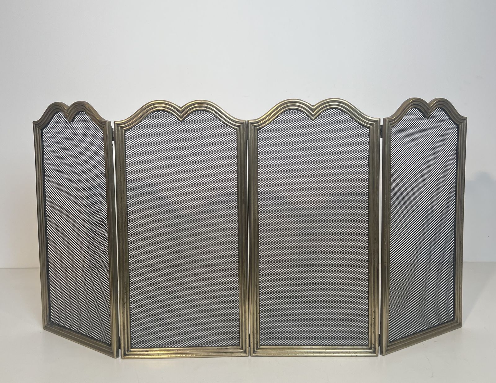 Neoclassical Style Fire Screen In Brass And Wire Mesh
