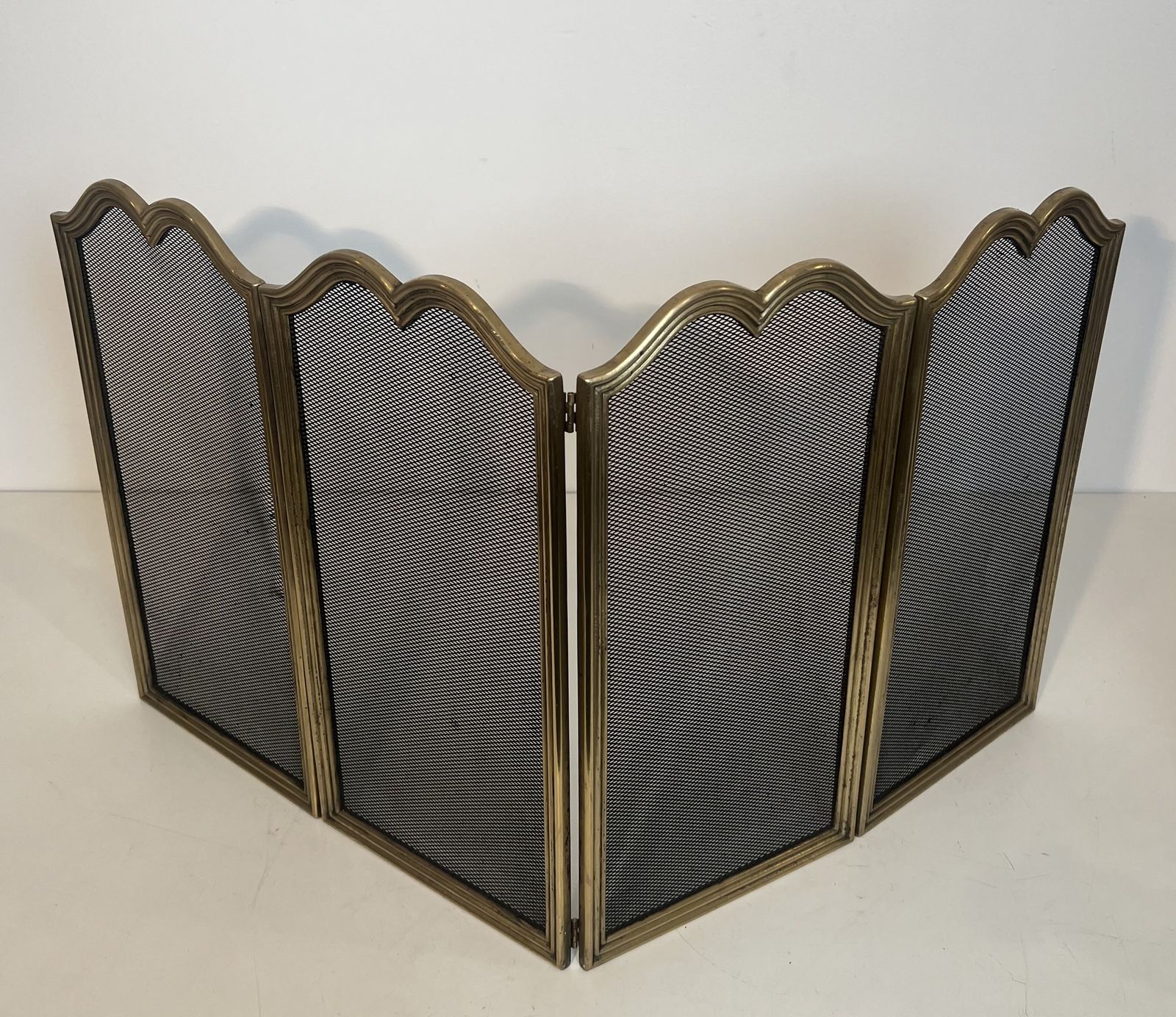 Neoclassical Style Fire Screen In Brass And Wire Mesh photo vinterior