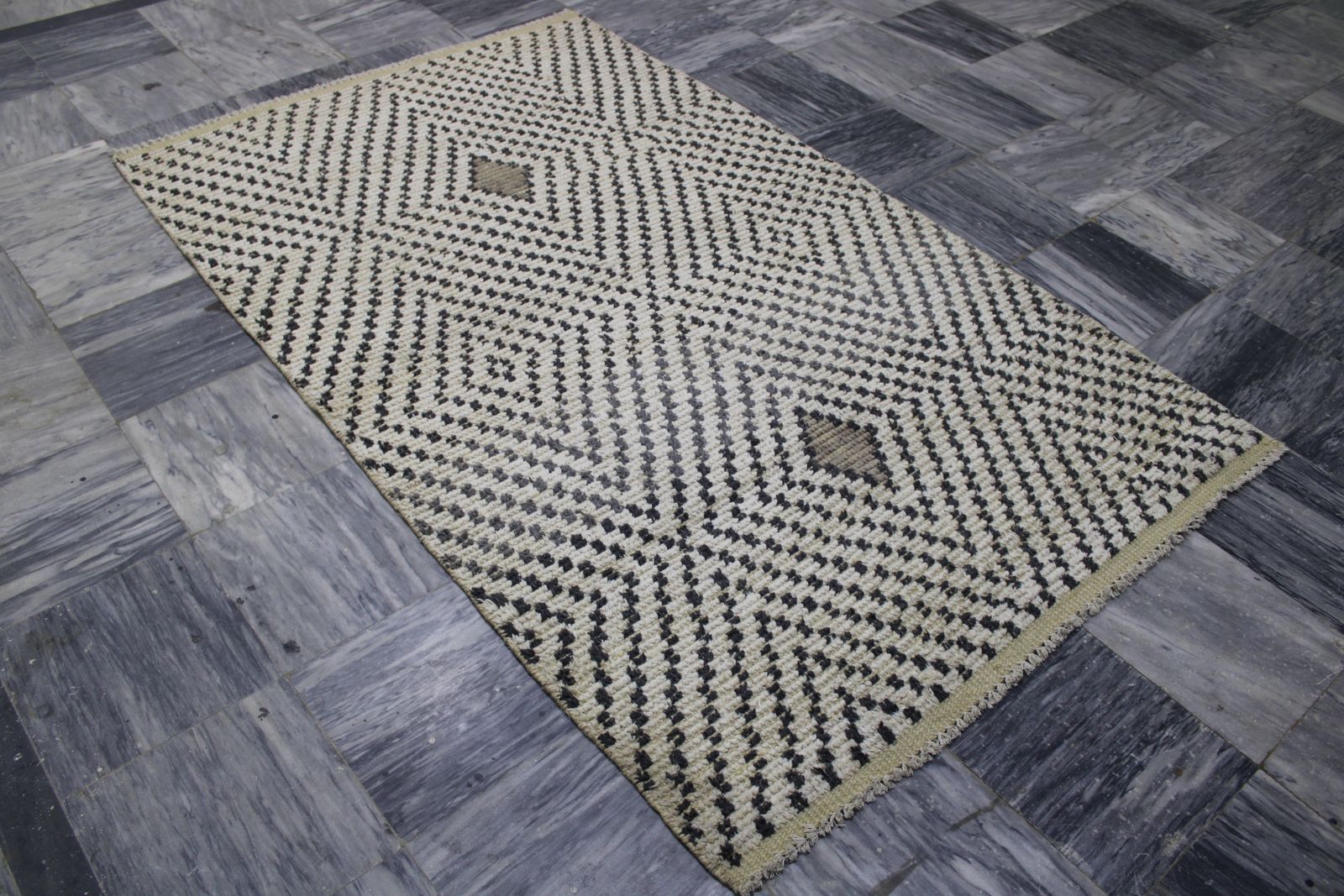 4x6 Moroccan Beni Ourain Berber Handmade Area Rug photo furniture