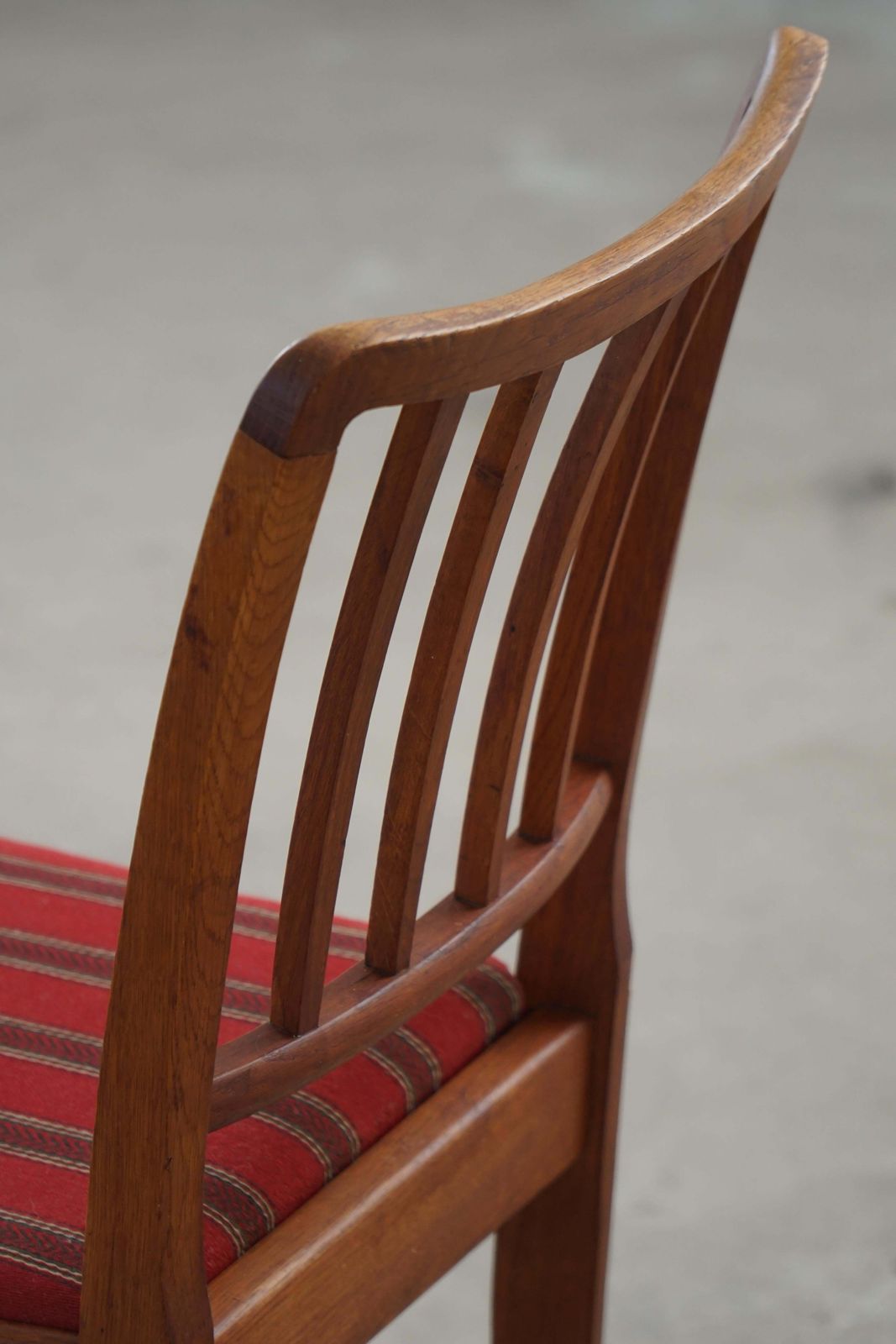 photo furniture Set Of 6 Classic Danish Modern Dining Chairs, Oak & Upholstered Seats, 1950s