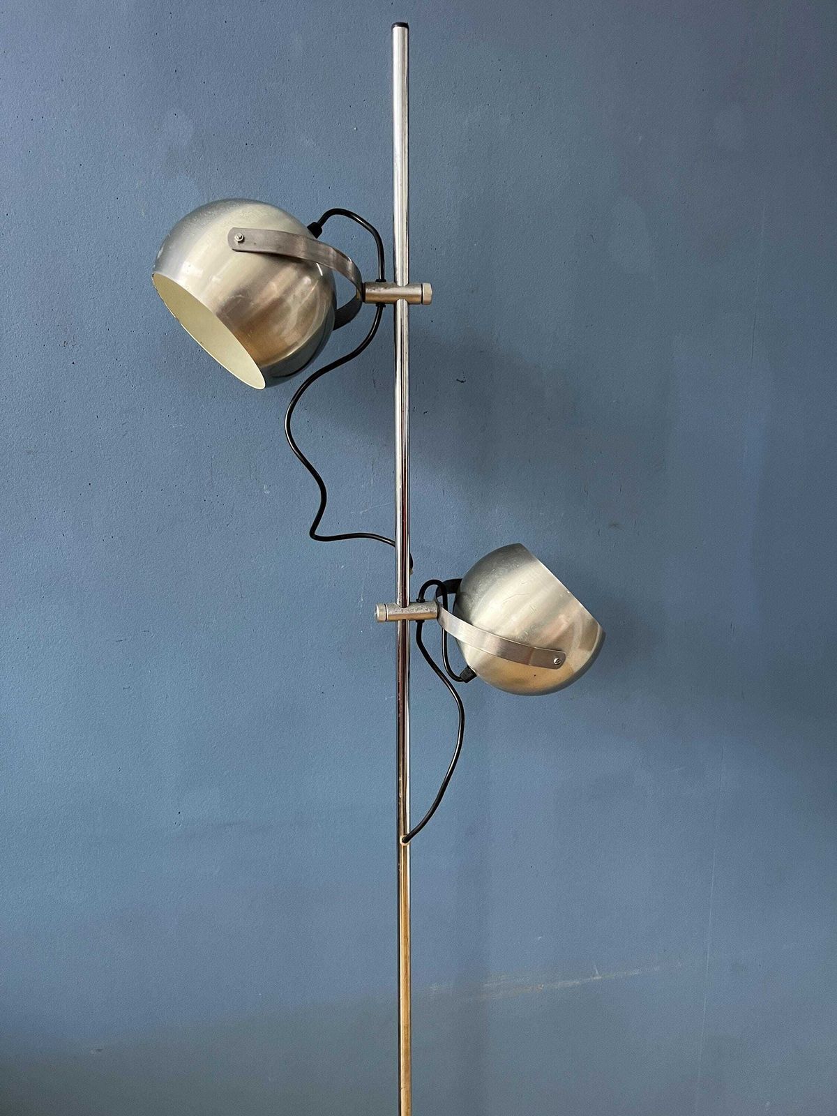 photo furniture Zilveren Mid Century Vintage Herda Eyeball Vloerlamp.
