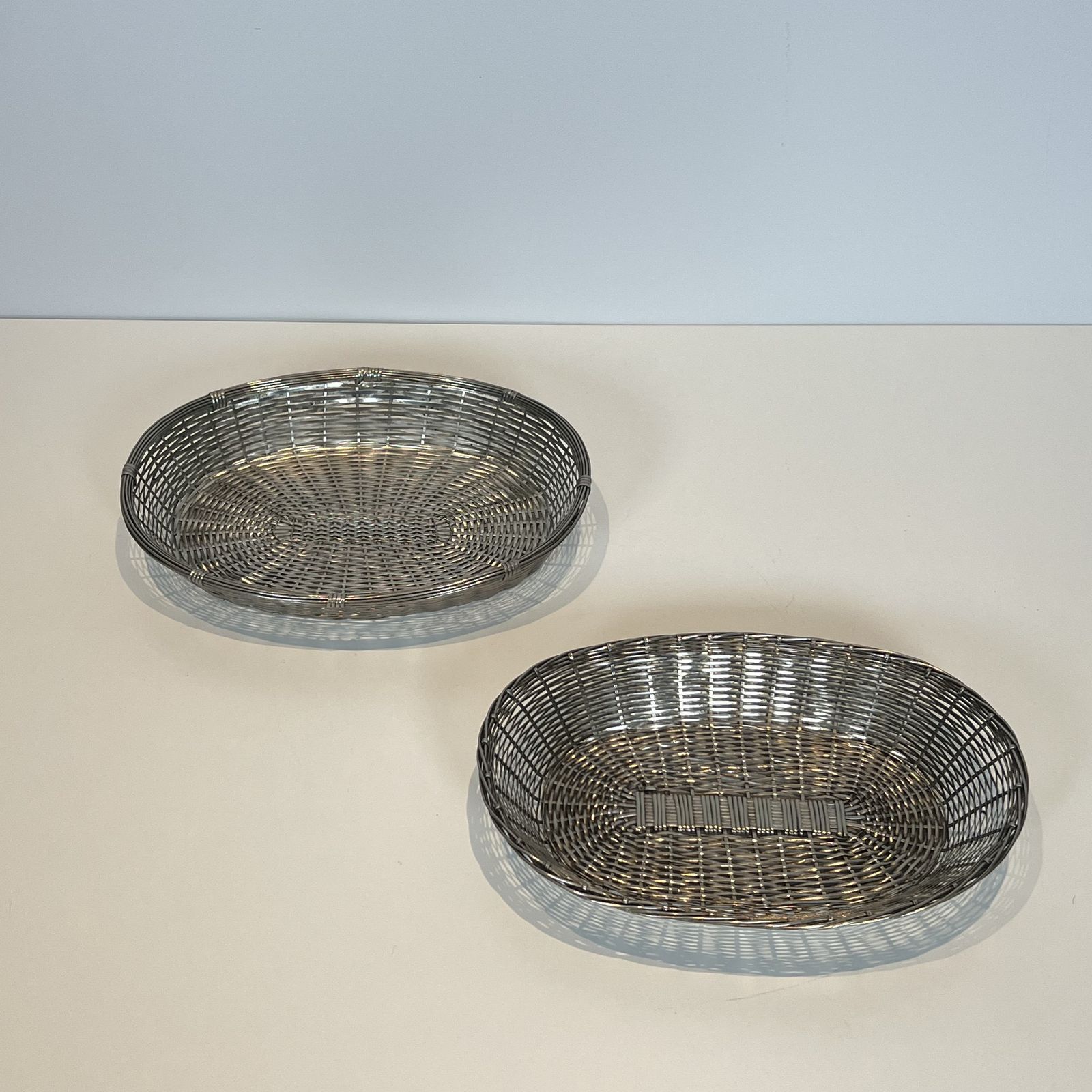 550.0 Set Of Two Baskets / Trinket Trays Made Of Silver Metal Wire photo