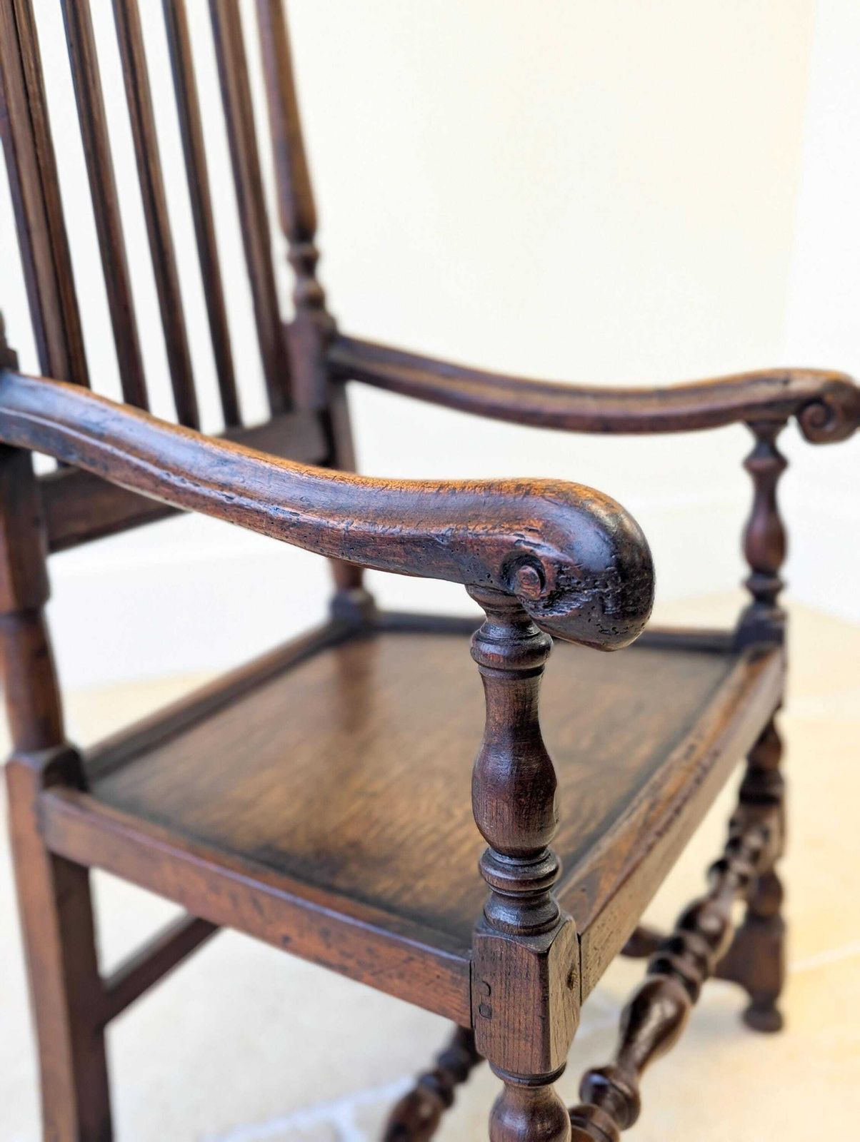photo vinterior Antique William And Mary Oak Armchair C.1700