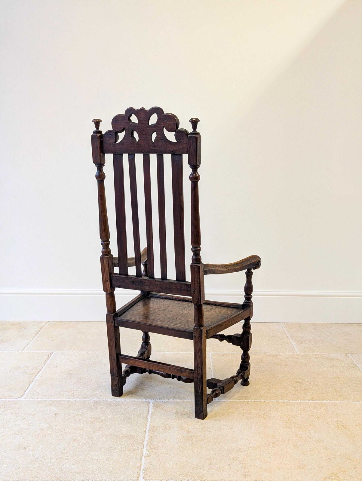 photo vintage Antique William And Mary Oak Armchair C.1700