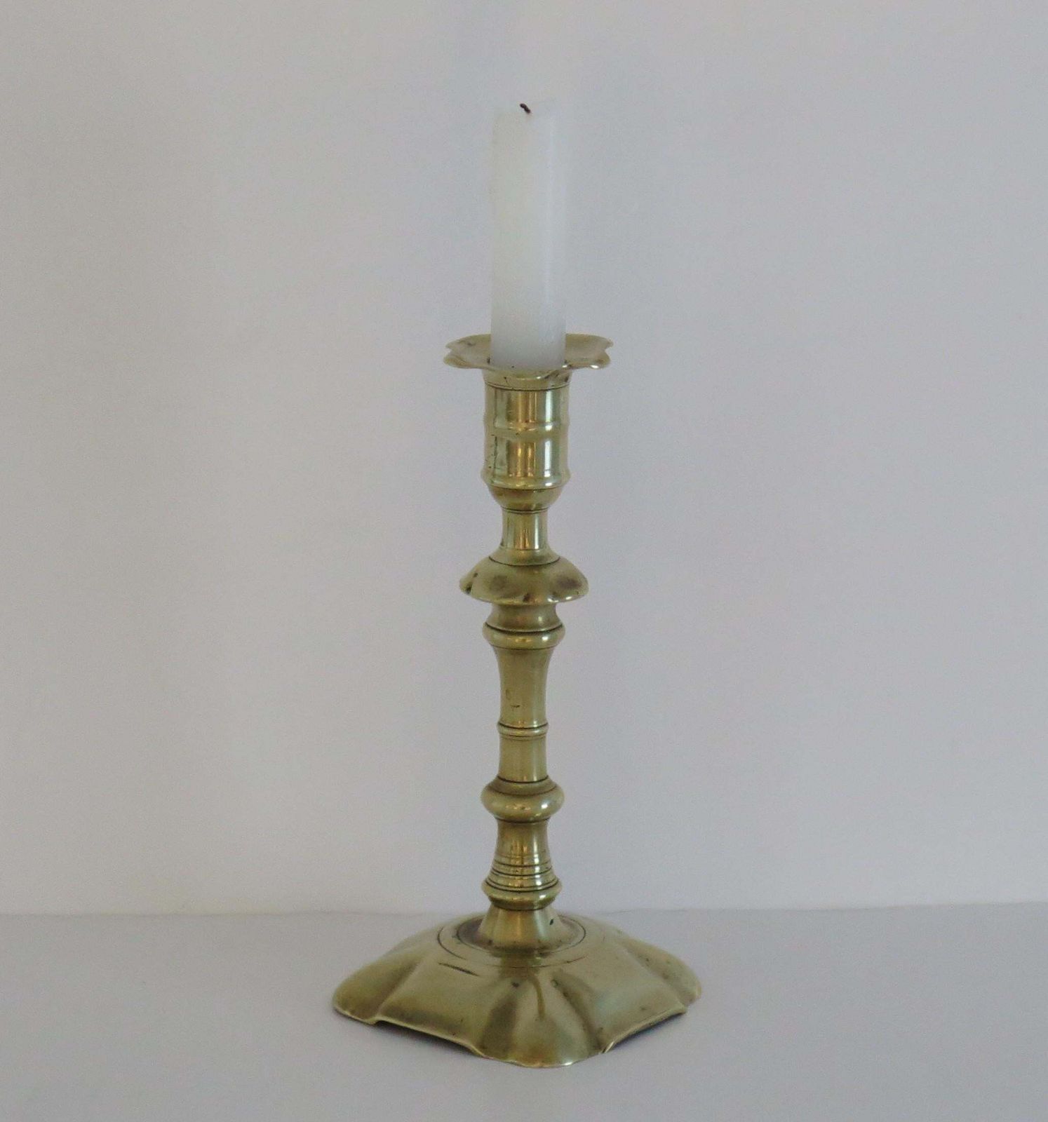 photo vintage English Georgian Solid Brass Candlestick Seemed, Circa 1770