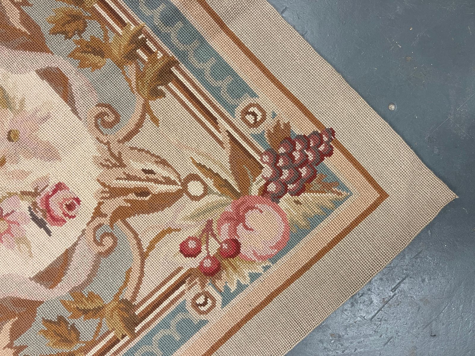 Red Beige Aubusson Rug French Traditional Carpet Handwoven Floral Needlepoint photo Textiles