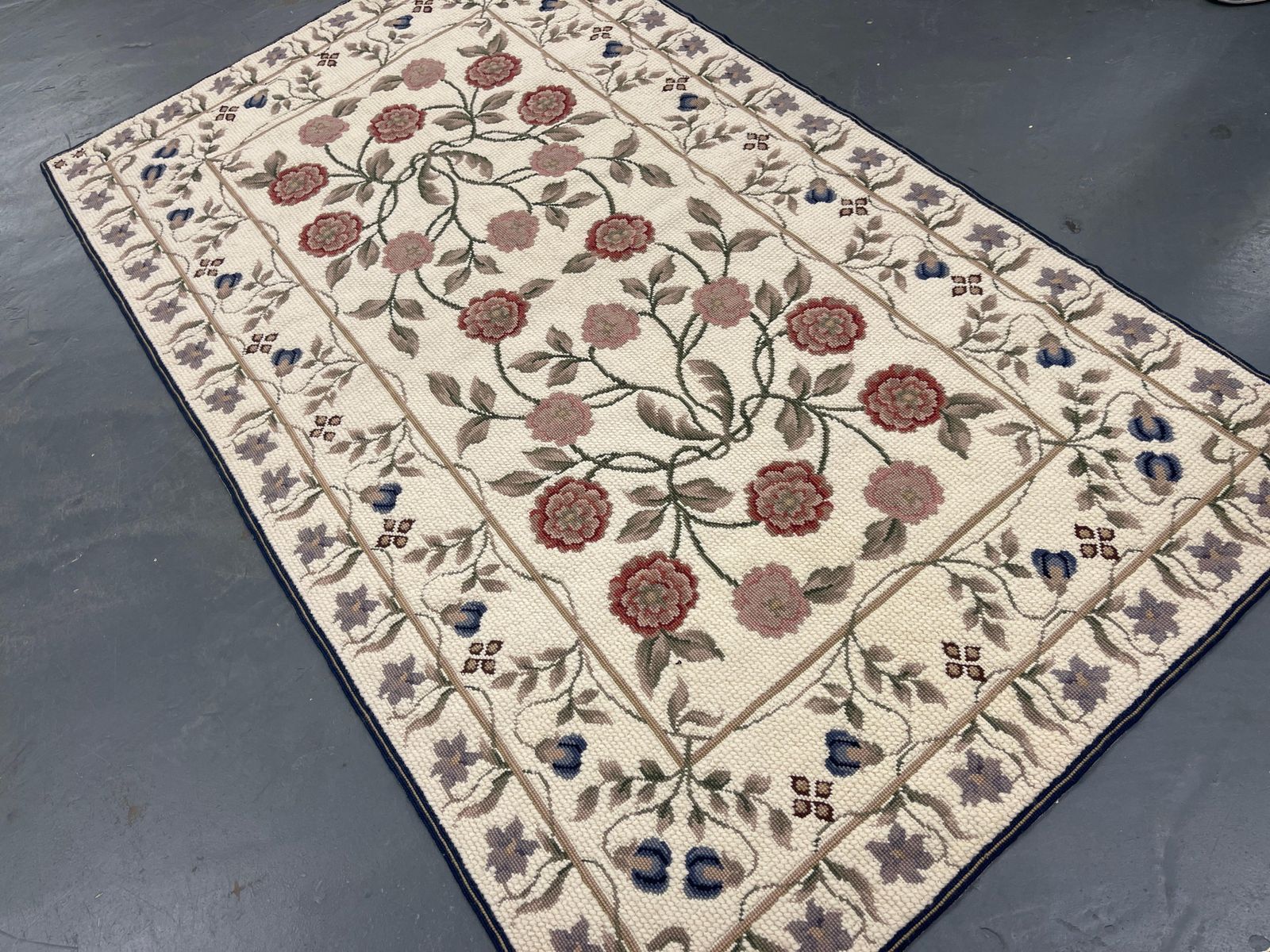Traditional Carpet Floral Aubusson Rug Handwoven Wool Needlepoint Rug Home Decor photo furniture