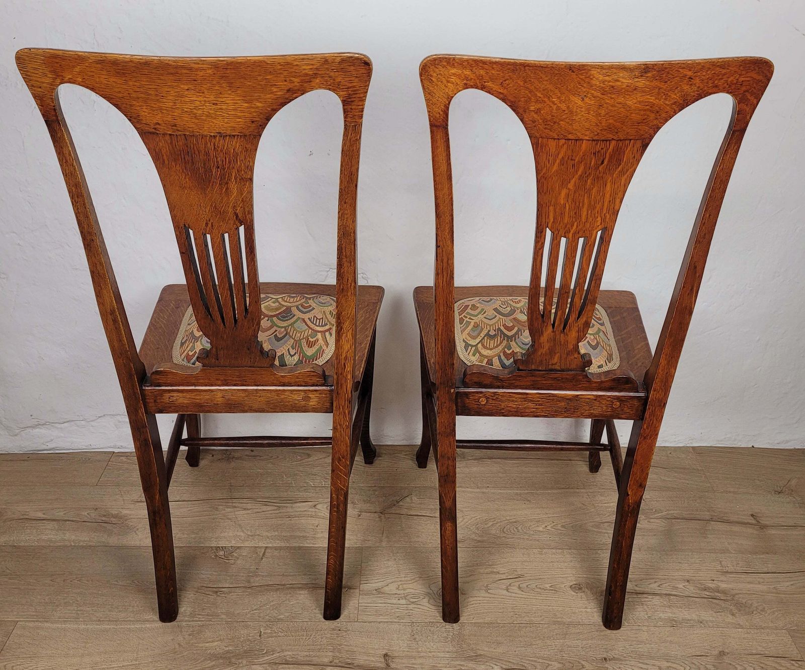 photo vintage Pair Of Chairs Arts And Crafts Bedroom 1940s Upholstered