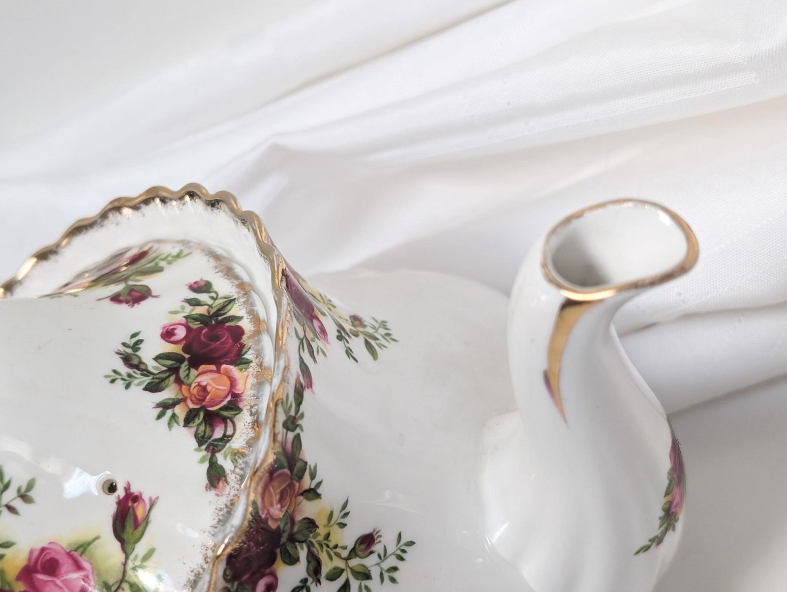 Royal Albert Old Country Roses Large Teapot First Edition 1960s | Old Country Roses | Made In England. photo vintage