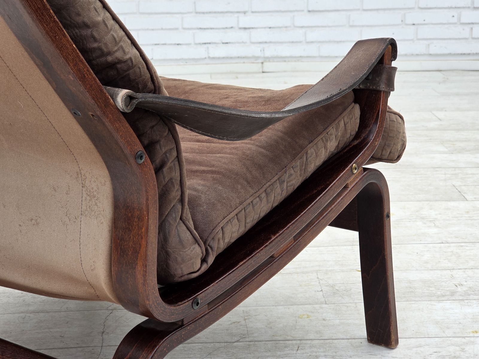Meubels Jaren 1970, Scandinavische Loungestoel, Nubuckleer, Canvas, Beukenhout. photo