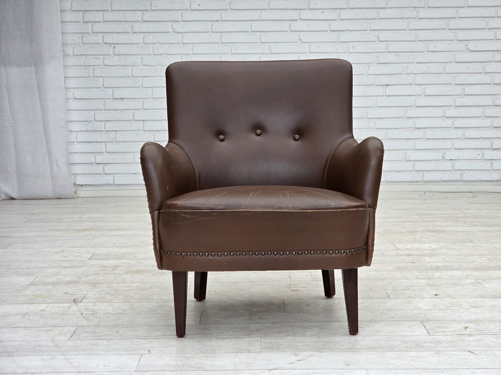 Ca. Jaren 1960, Deense Fauteuil, Meubelsleder, Essenhout Poten. photo buy