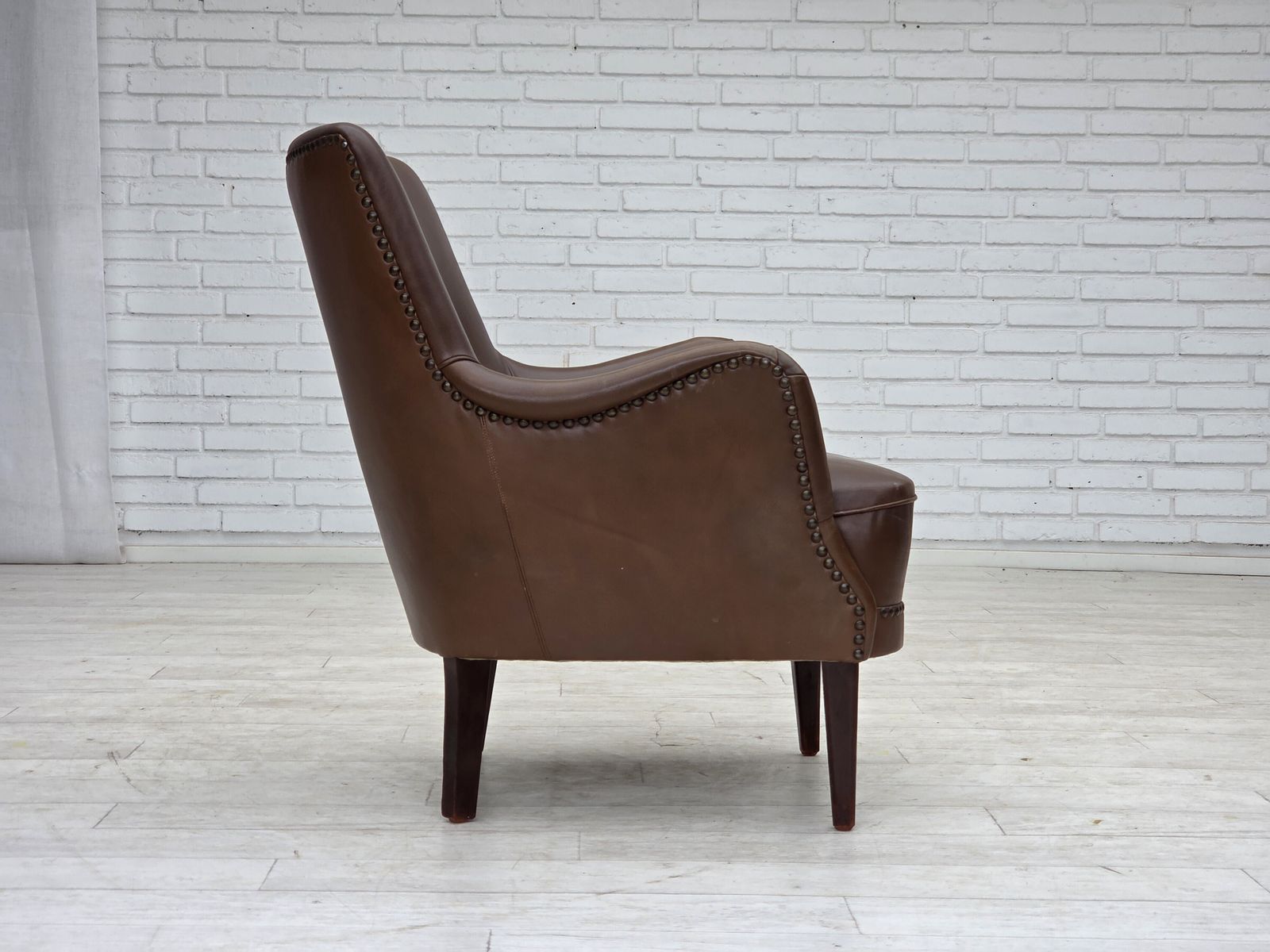 Ca. Jaren 1960, Deense Fauteuil, Meubelsleder, Essenhout Poten. photo vintage