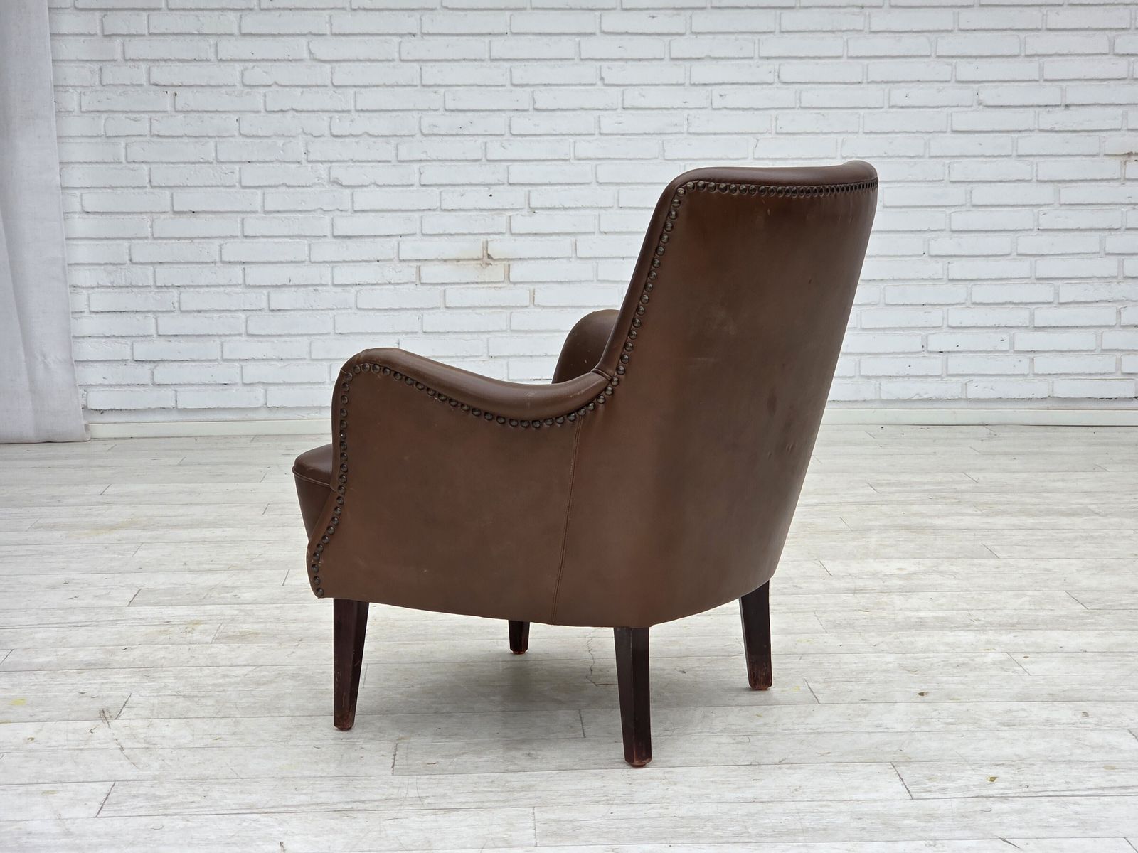 photo vinterior Ca. Jaren 1960, Deense Fauteuil, Meubelsleder, Essenhout Poten.