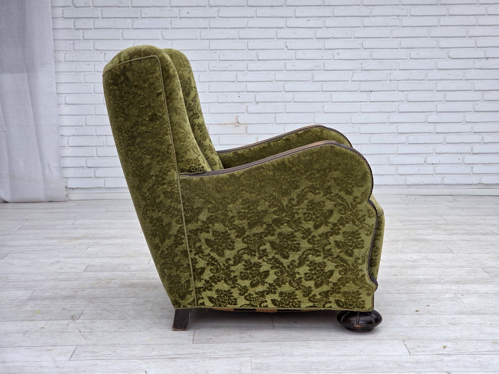 Ca. Jaren 1950, Deense Relaxfauteuil, Meubelvelours, Eikenhout. photo buy