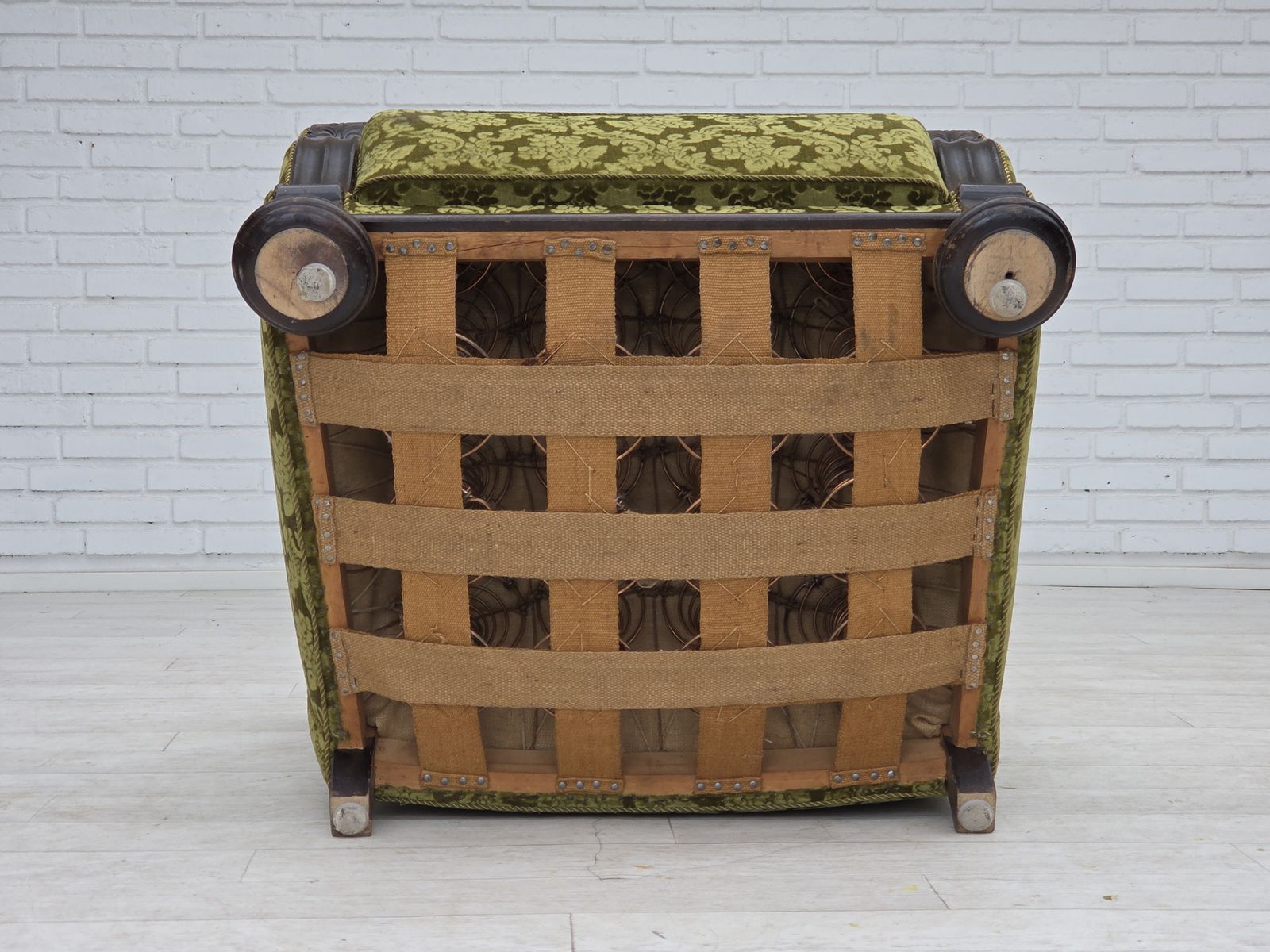 photo buy Ca. Jaren 1950, Deense Relaxfauteuil, Meubelvelours, Eikenhout.