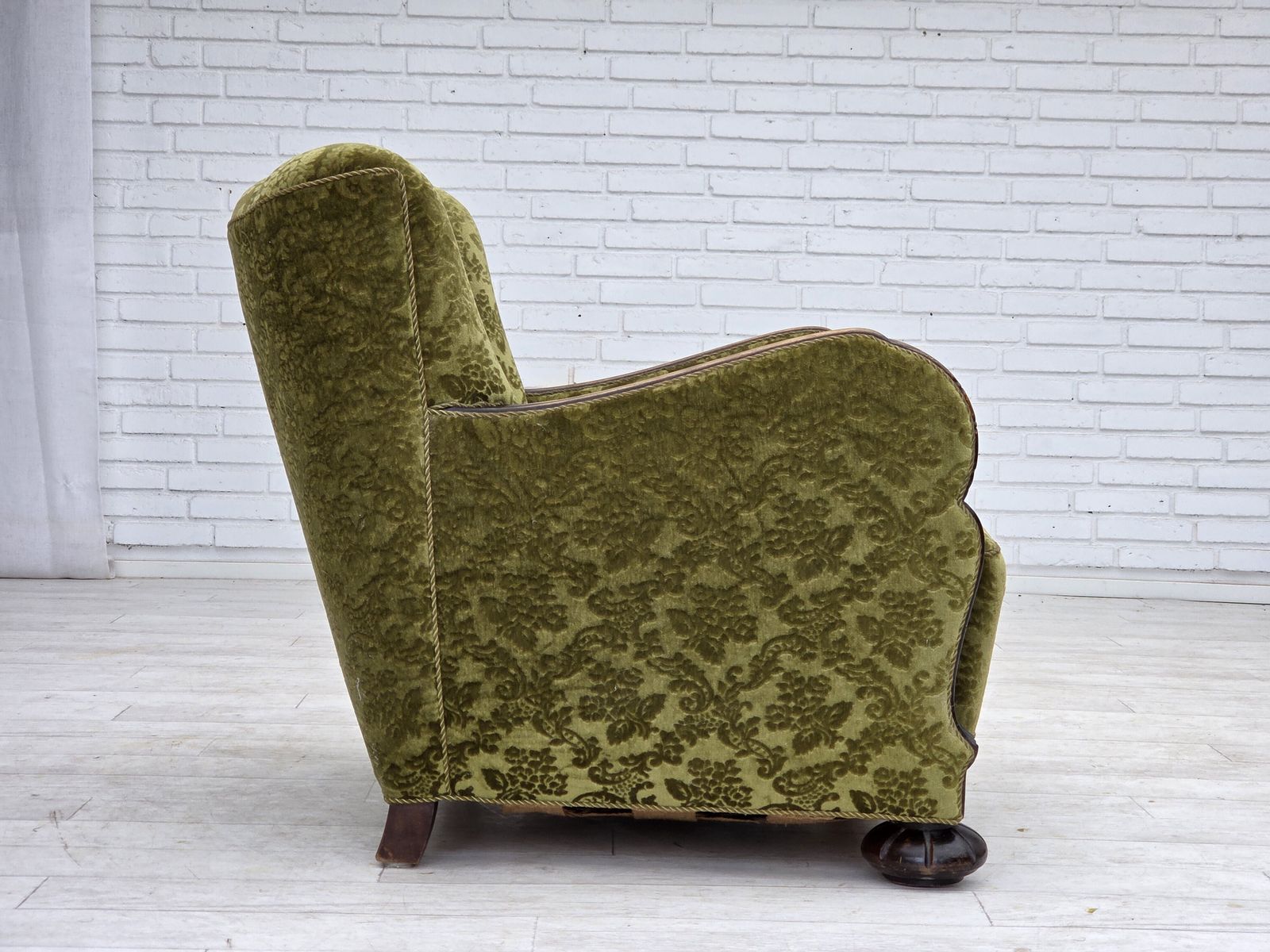 photo for sale Ca. Jaren 1950, Deense Relaxfauteuil, Meubelvelours, Eikenhout.