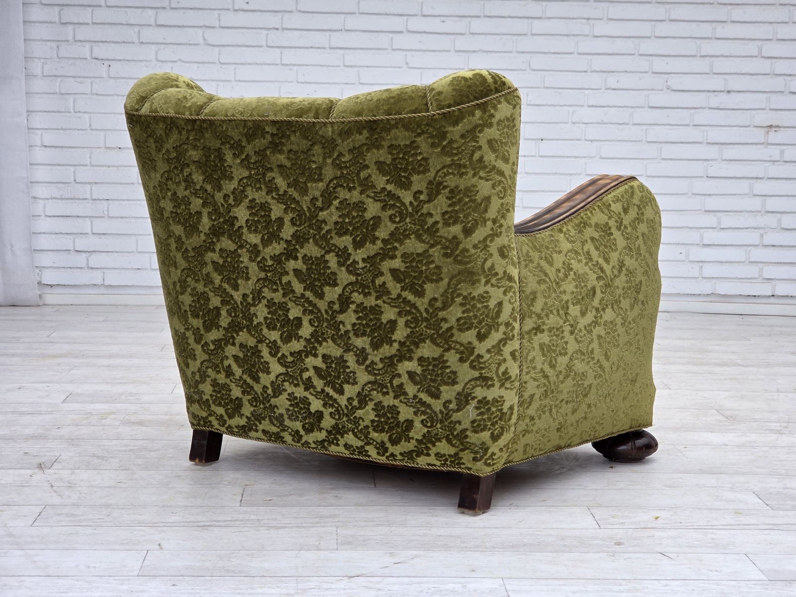 1295.0 Ca. Jaren 1950, Deense Relaxfauteuil, Meubelvelours, Eikenhout. photo