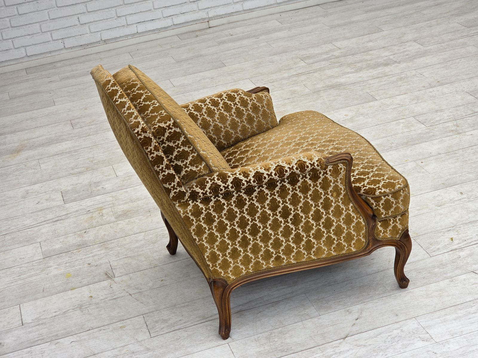 photo vinterior 1950s, Danish Relax Chair, Furniture Velour, Carved Ash Wood.