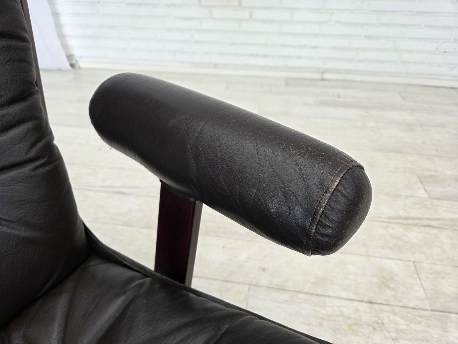 photo for sale Ca. Jaren 1970, Noors Design Door Sigurd Ressel, Lounge Chair Model "Falcon".