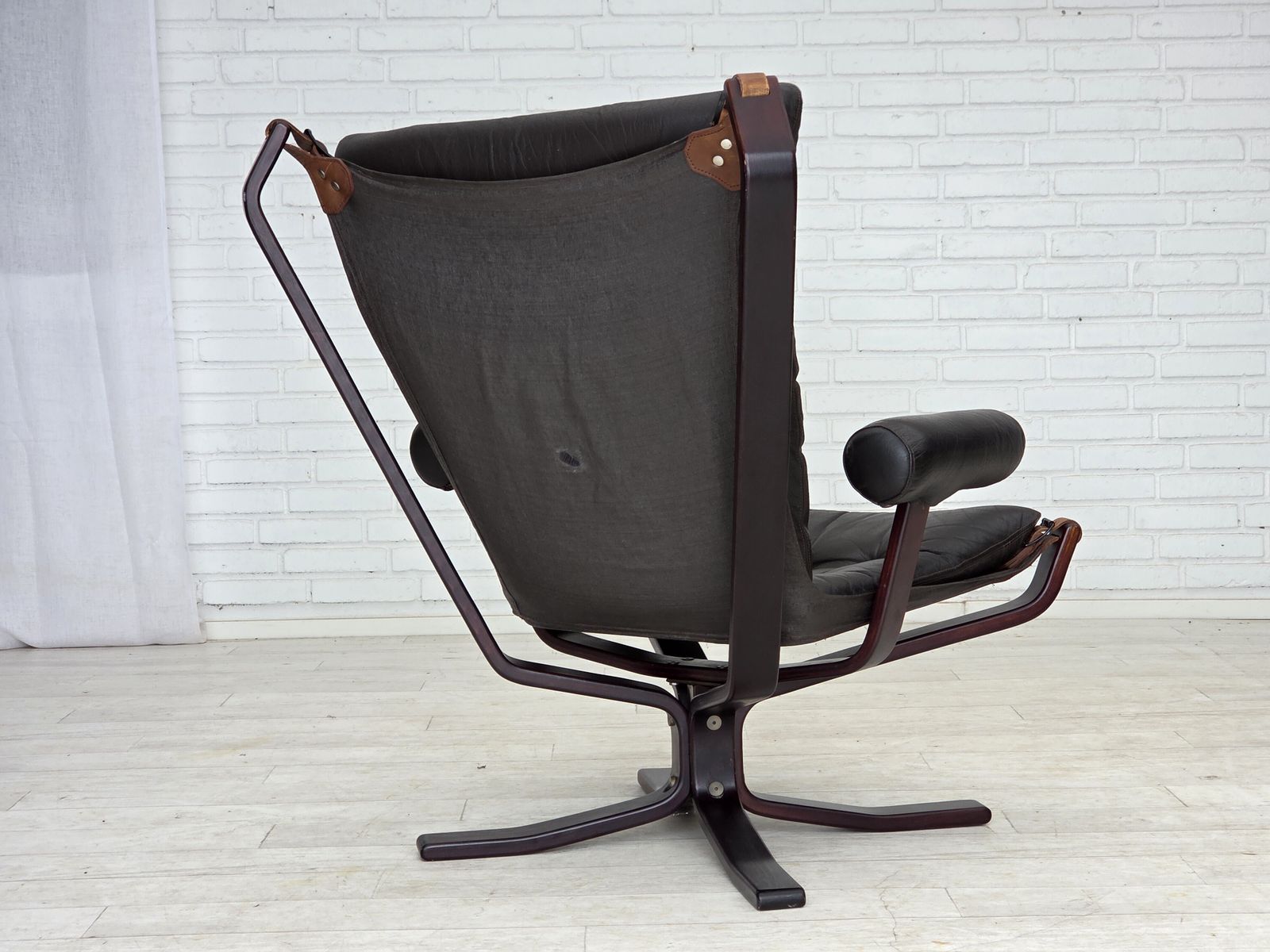 photo buy Ca. Jaren 1970, Noors Design Door Sigurd Ressel, Lounge Chair Model "Falcon".