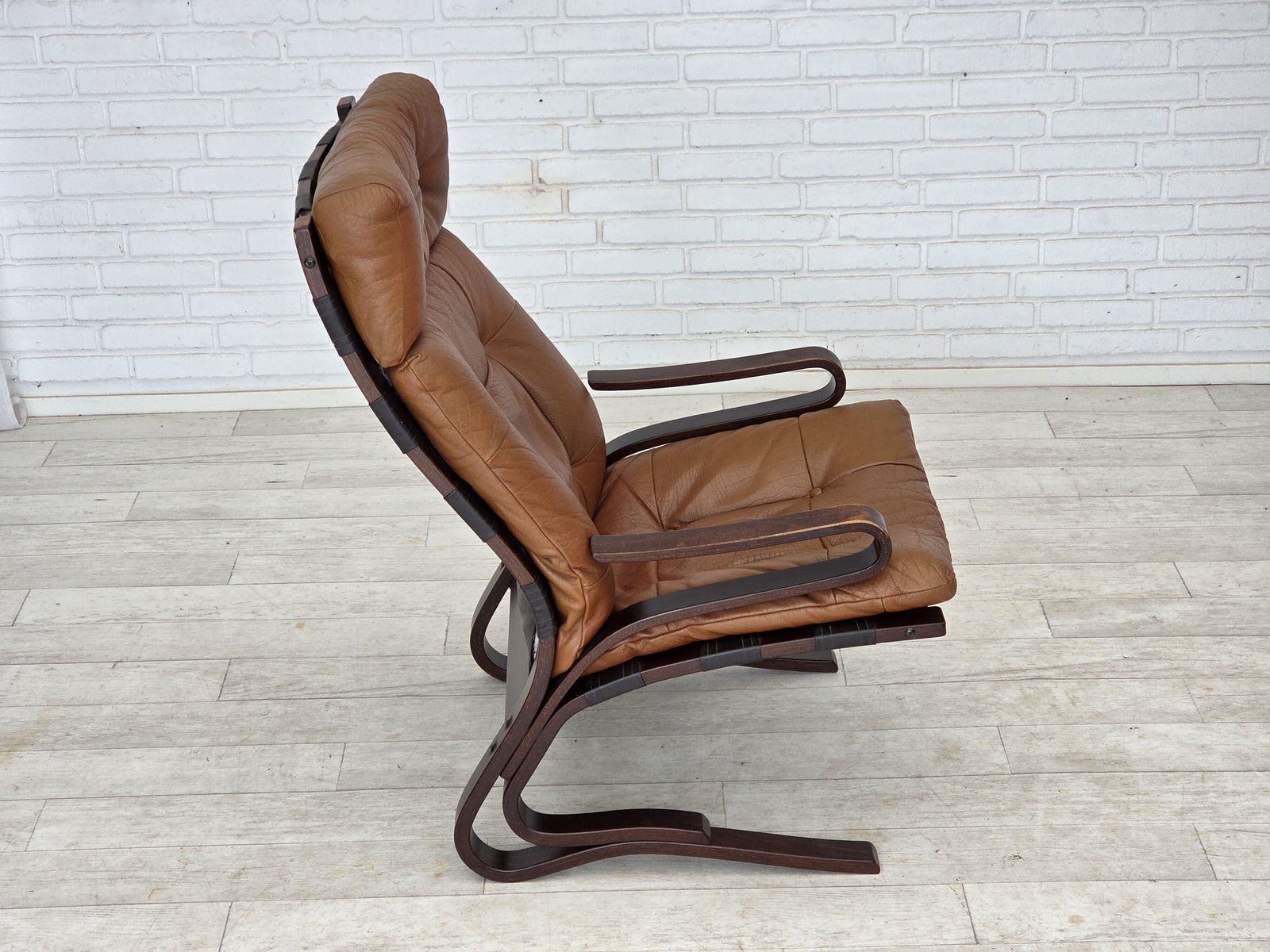 photo buy Jaren 1970, Noors Design Van Else & Nordahl Solheim, Set Van 2 Stoelen Met Voetenbank, Model "Kengu".
