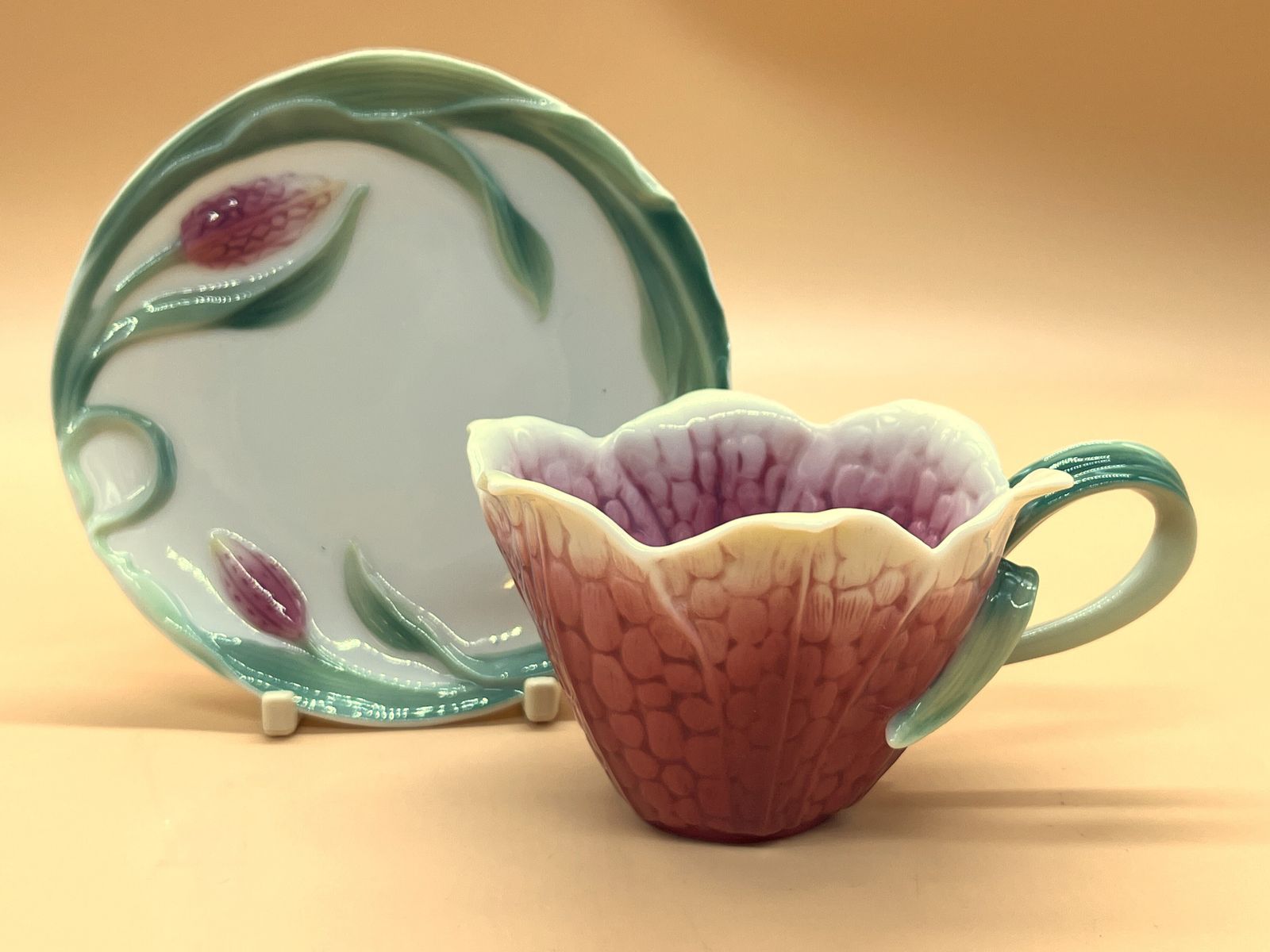 Franz Porcelain Fritillary Design Tea Cup And Saucer Set. Fz00795. photo furniture