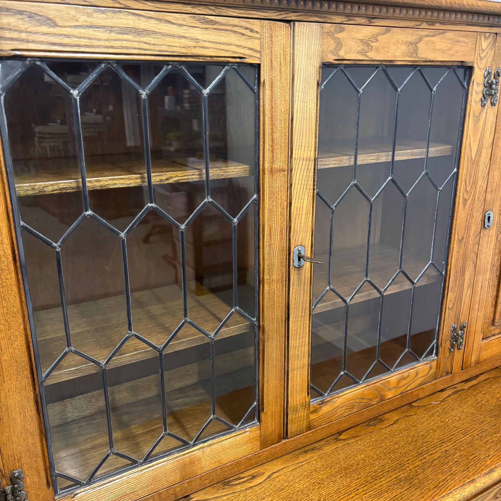 Jaycee Tudor Style Solid Oak Sideboard Dresser – Leaded Glass Top Cabinet 188cm photo 600.0