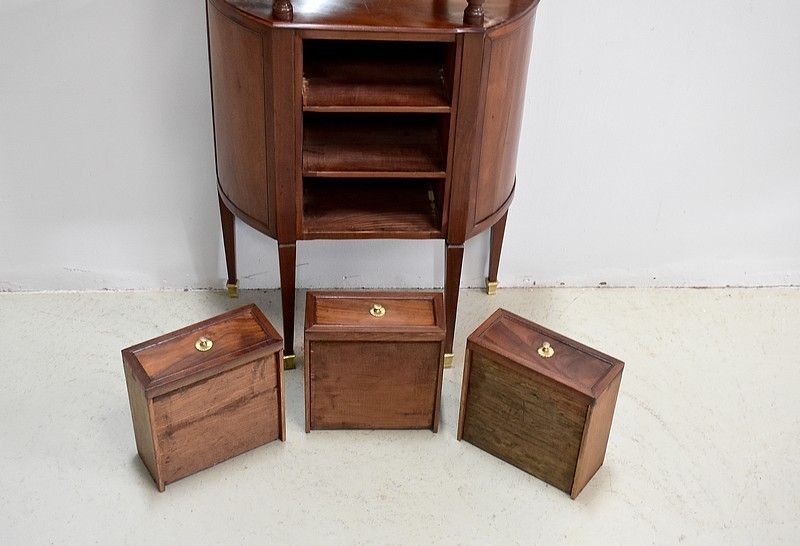2573.97 Small Piece Of Furniture Between Half Moon , 18th photo