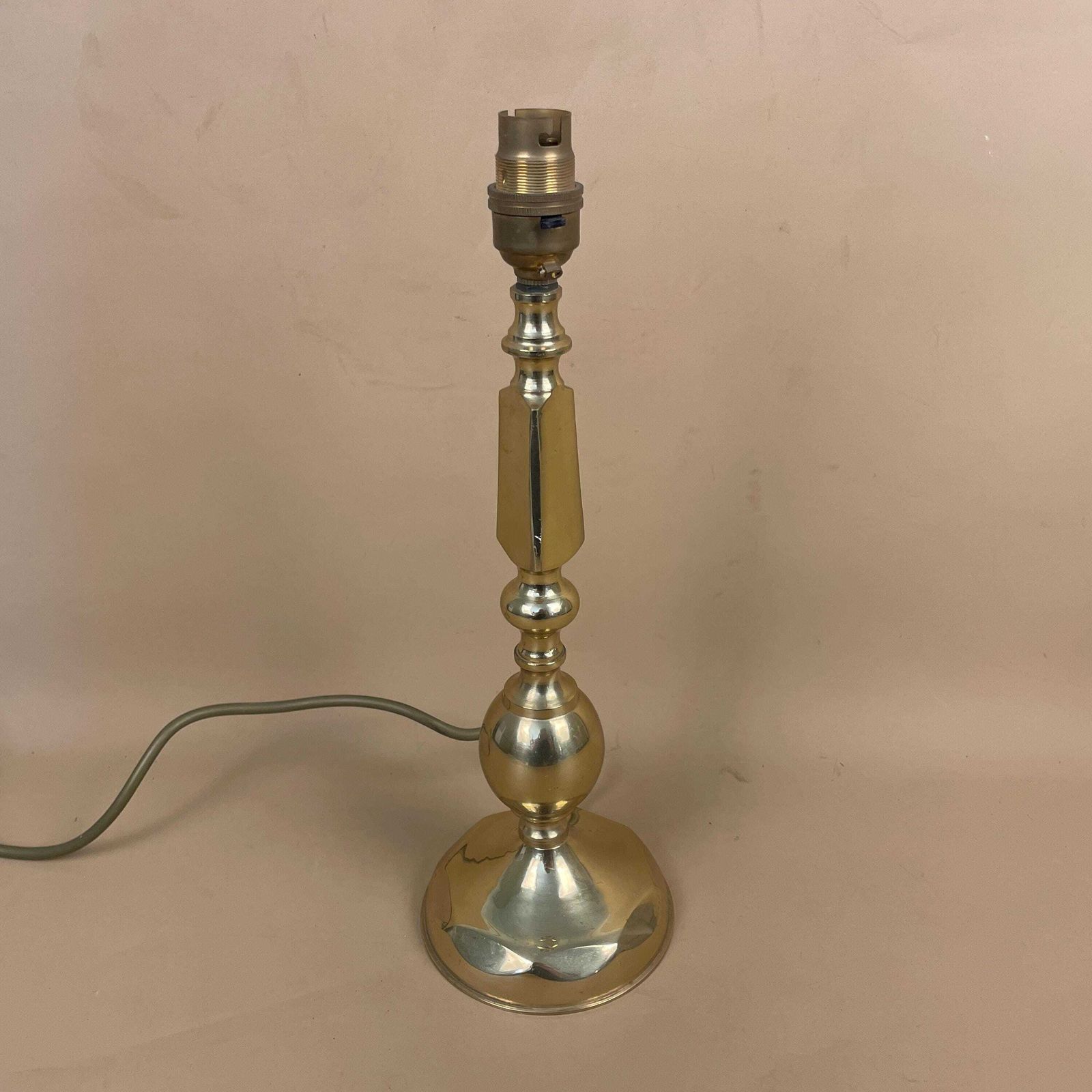 Antique Metal Gold Brass Lamp Light Bedside Side Table Desk Column Base Ornate Detail Medium Vintage Classic Round Base