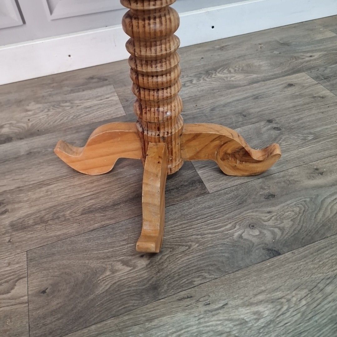 photo furniture Vintage Side Wine Table Solid Wooden Round Rustic Ring Twist Pedestal Occasional